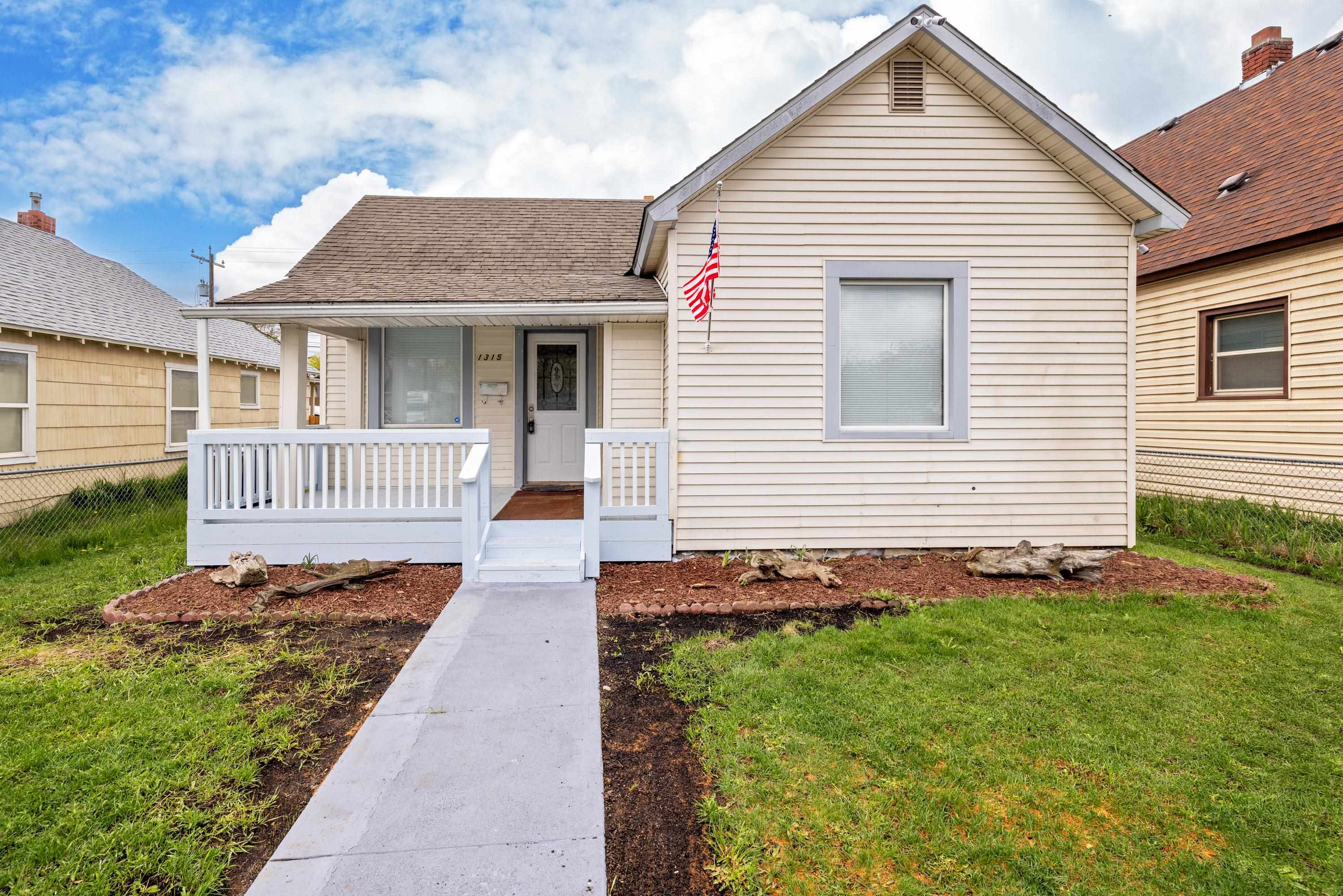 1315 W Indiana Ave - Photo 1