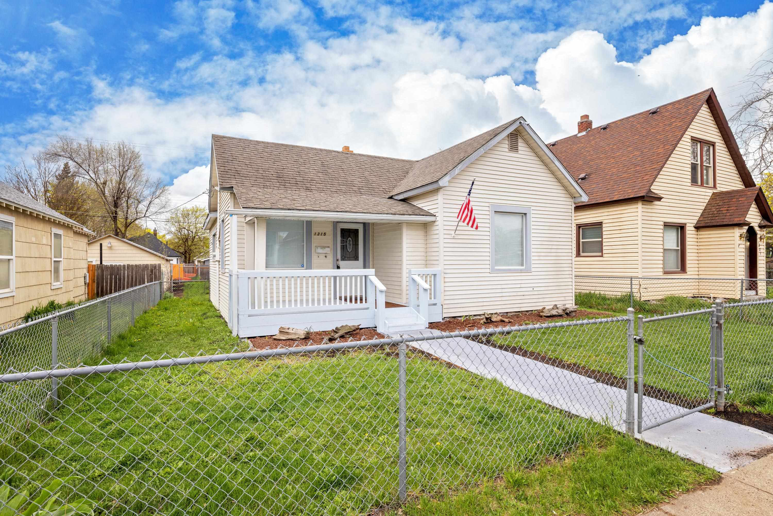 1315 W Indiana Ave - Photo 2
