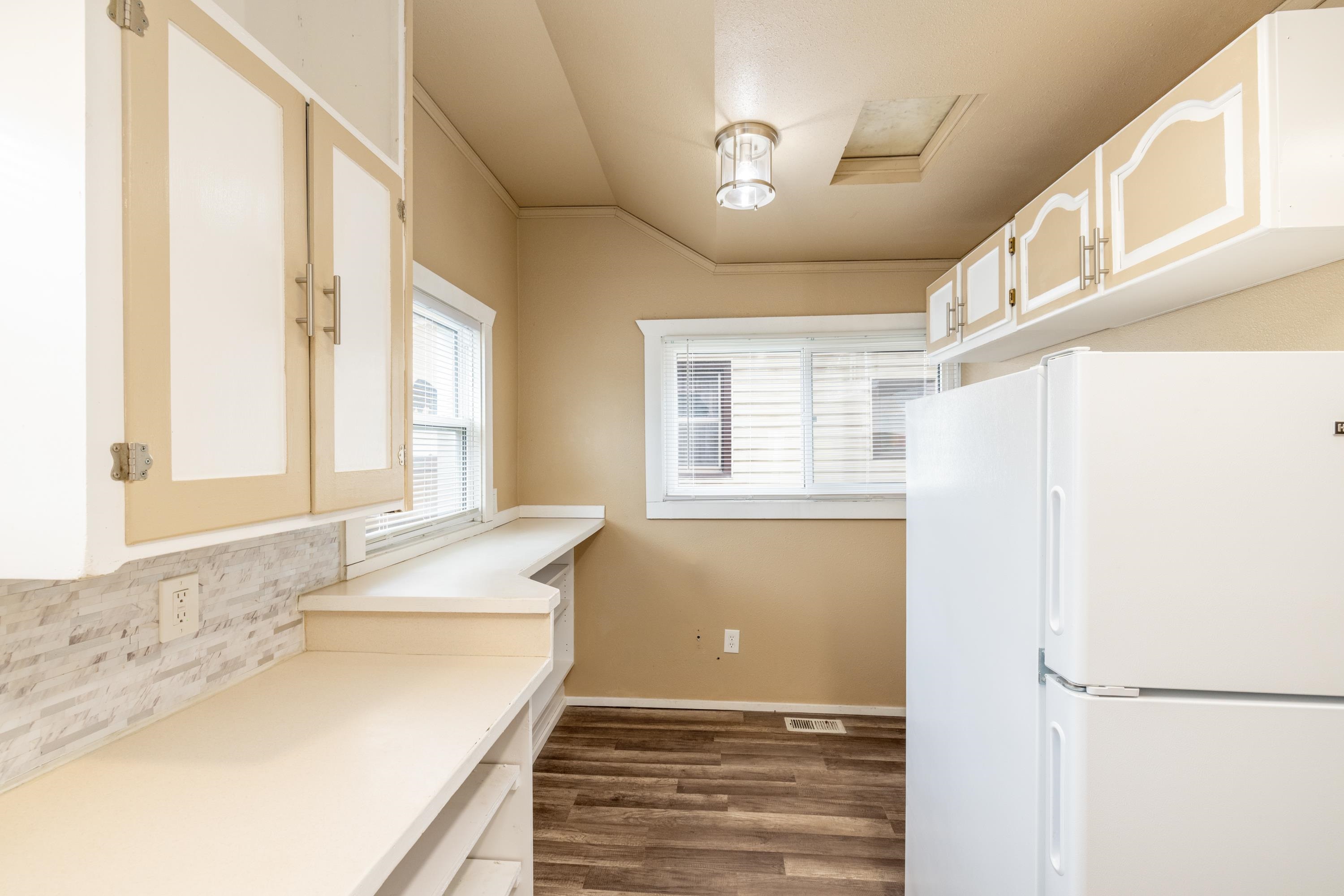 1315 W Indiana Ave - Photo 12