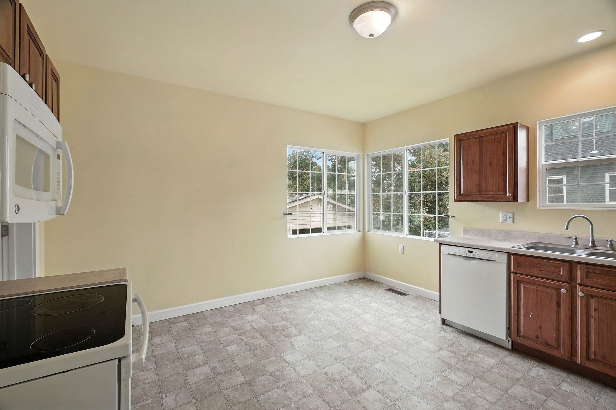 217 S Broadway St - Photo 5