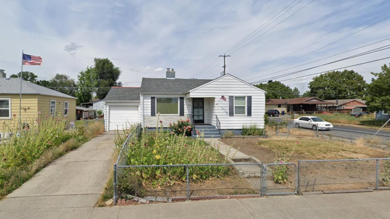 227 E Heroy Ave - Photo 1
