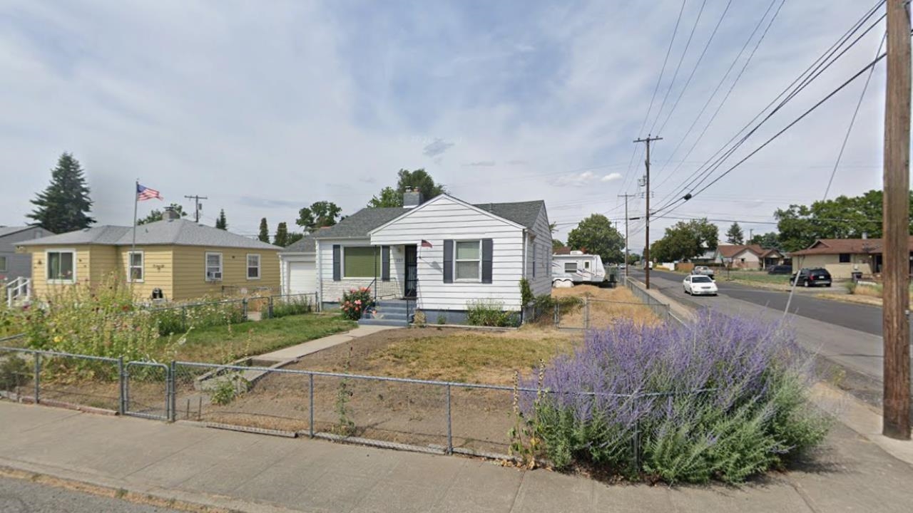 227 E Heroy Ave - Photo 2