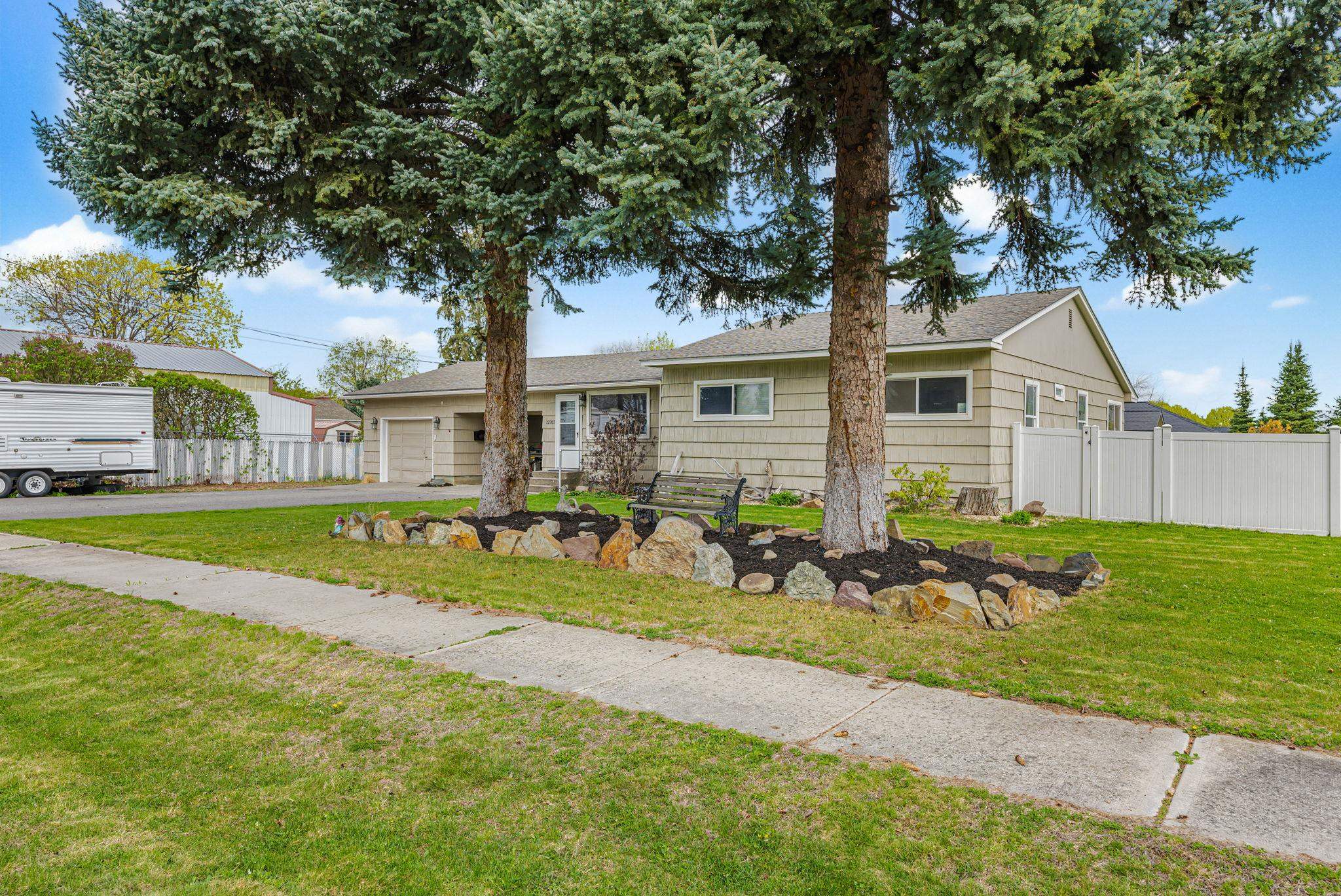 12707 E 8TH Ave - Photo 2