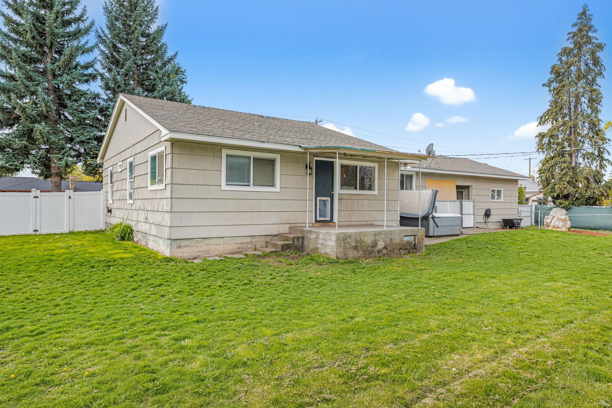 12707 E 8TH Ave - Photo 19