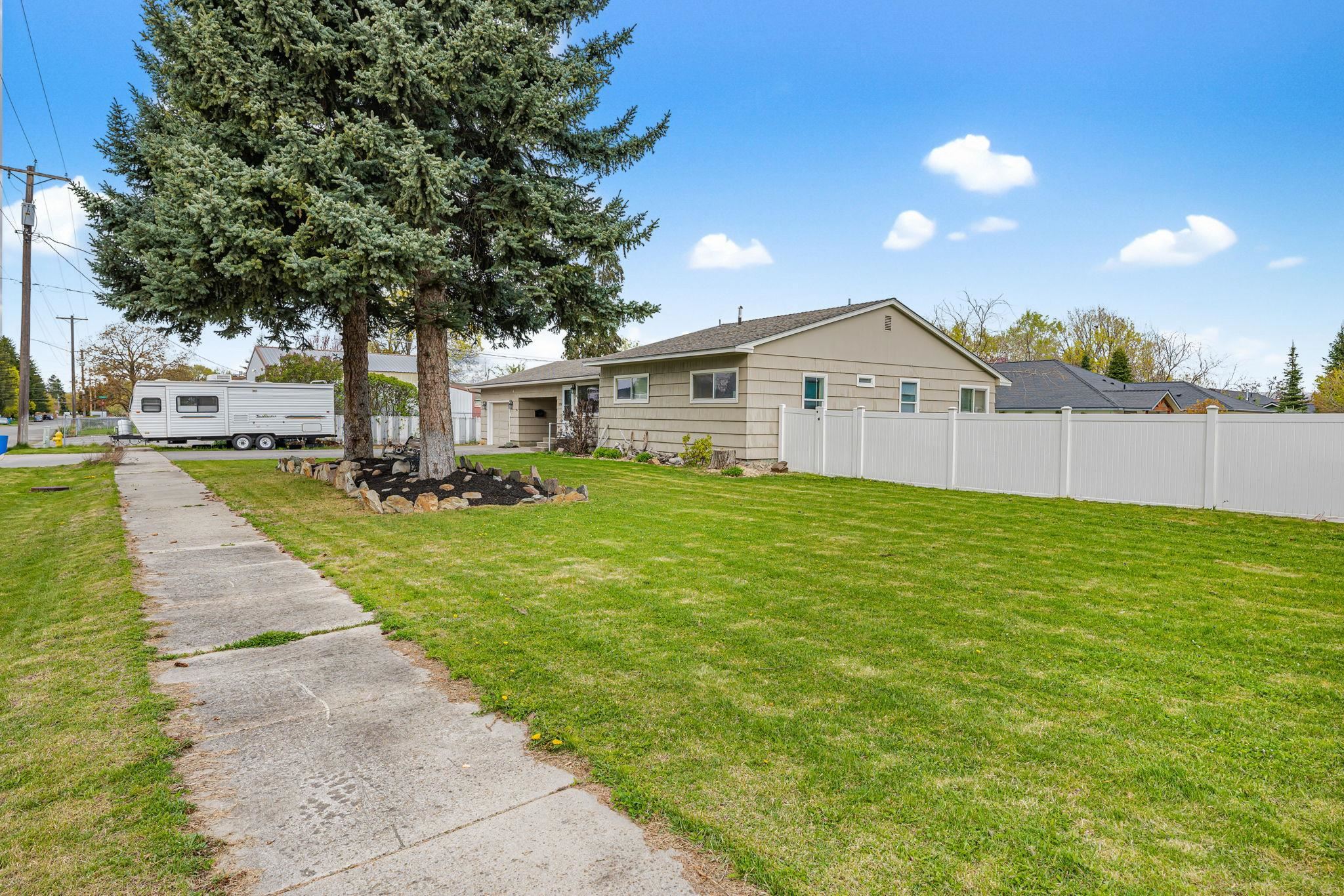 12707 E 8TH Ave - Photo 3