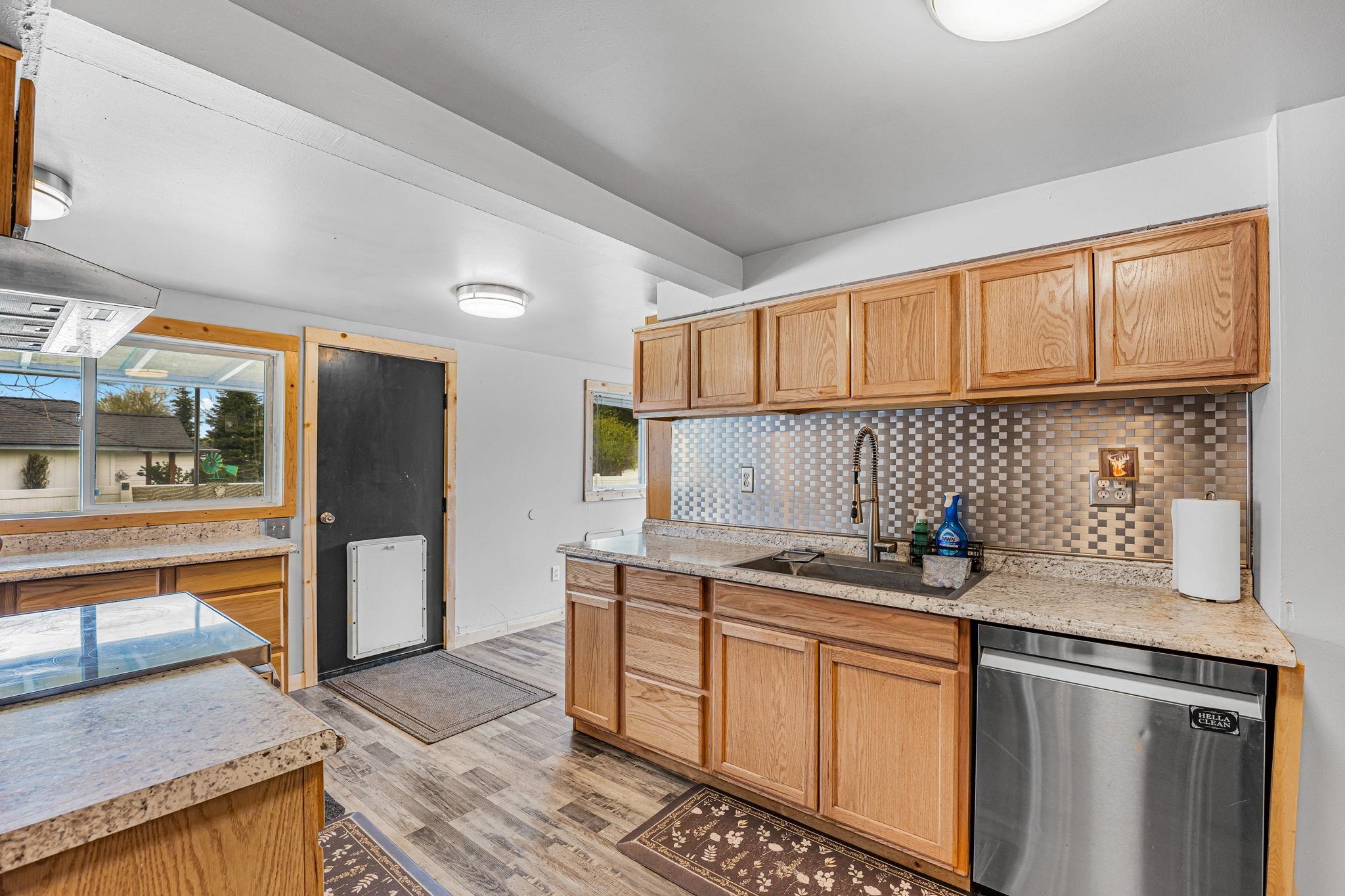 12707 E 8TH Ave - Photo 9