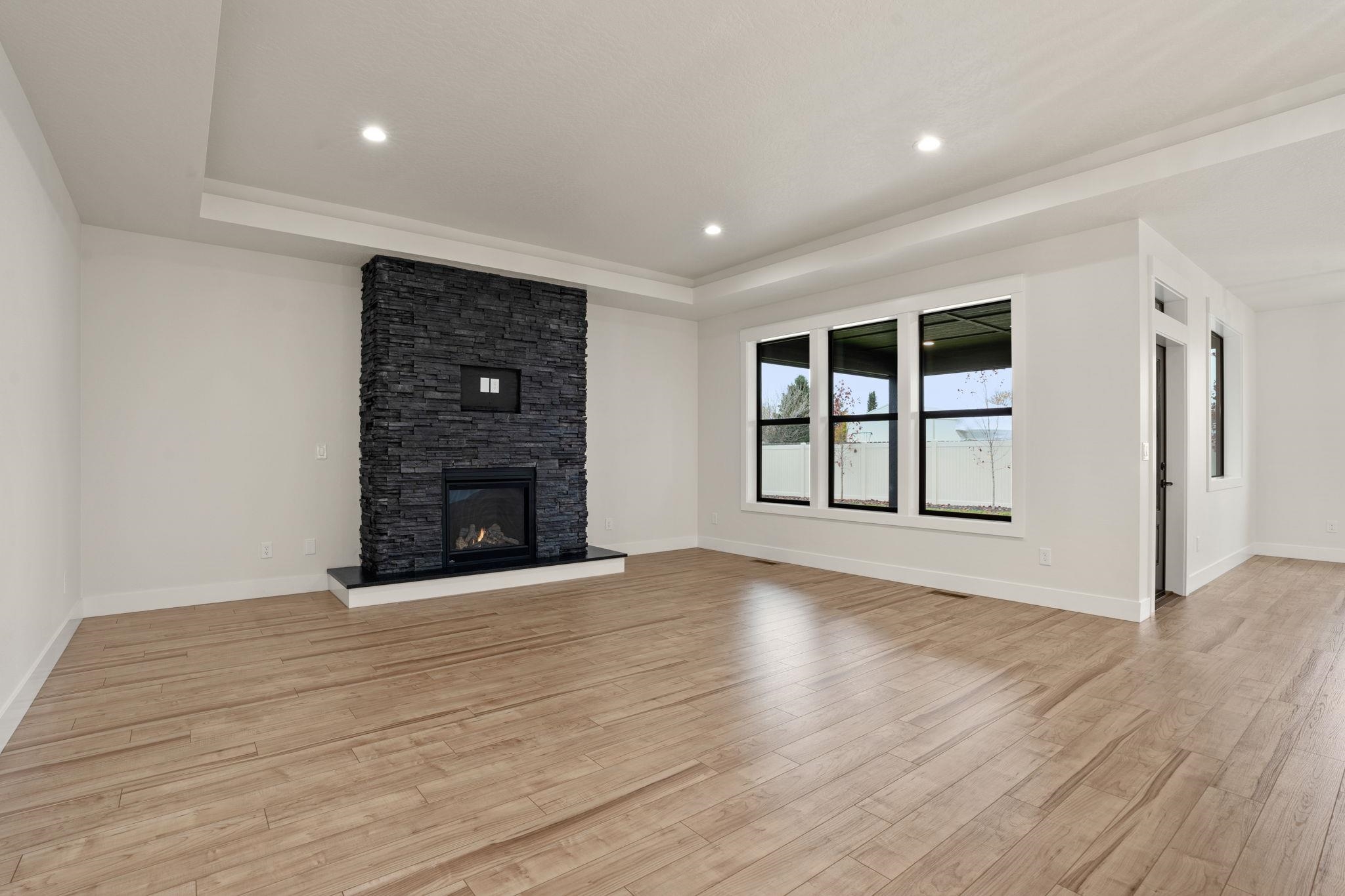 10822 E 36th Dr - Photo 2
