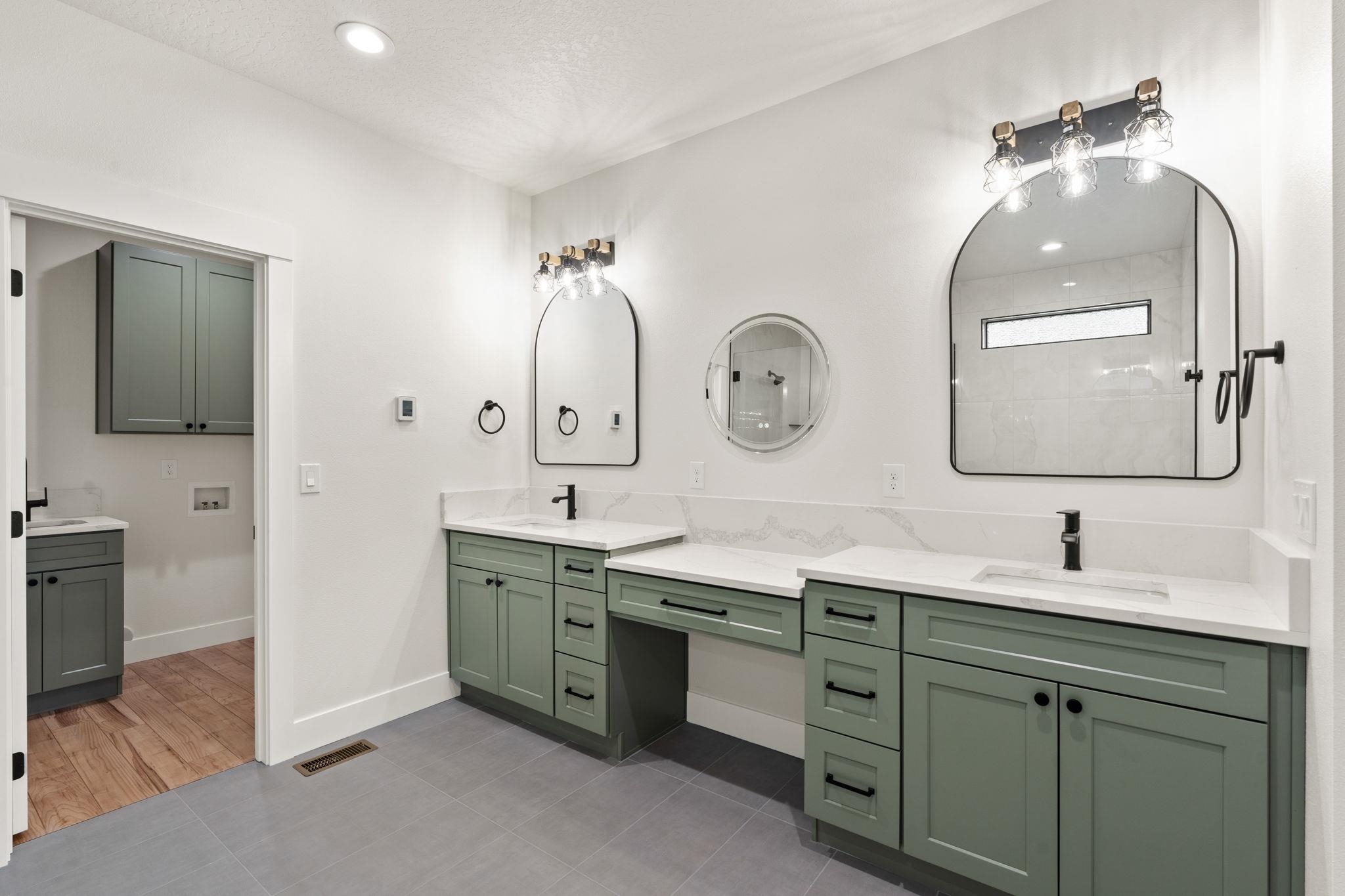 10822 E 36th Dr - Photo 11