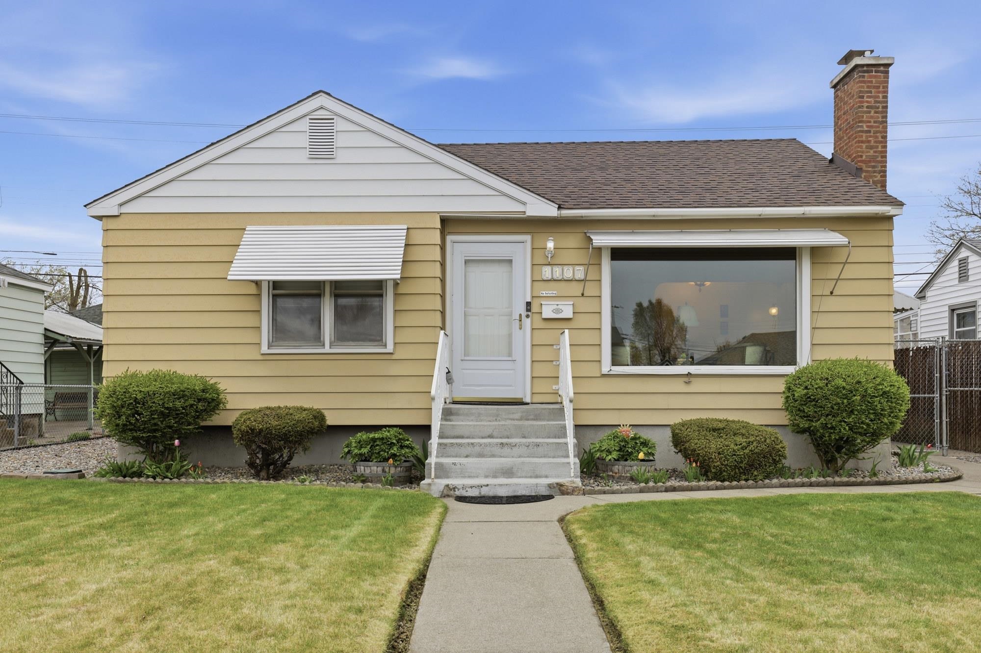 1107 E EMPIRE Ave - Photo 1
