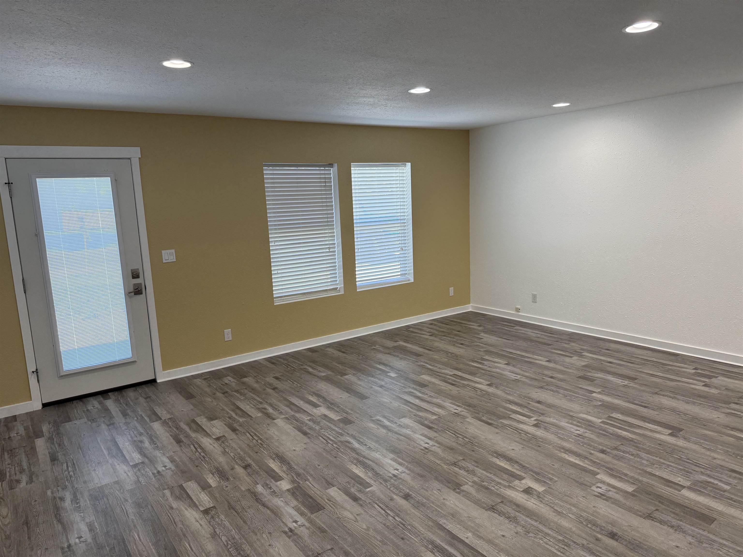 430 E 9TH Ave - Photo 11