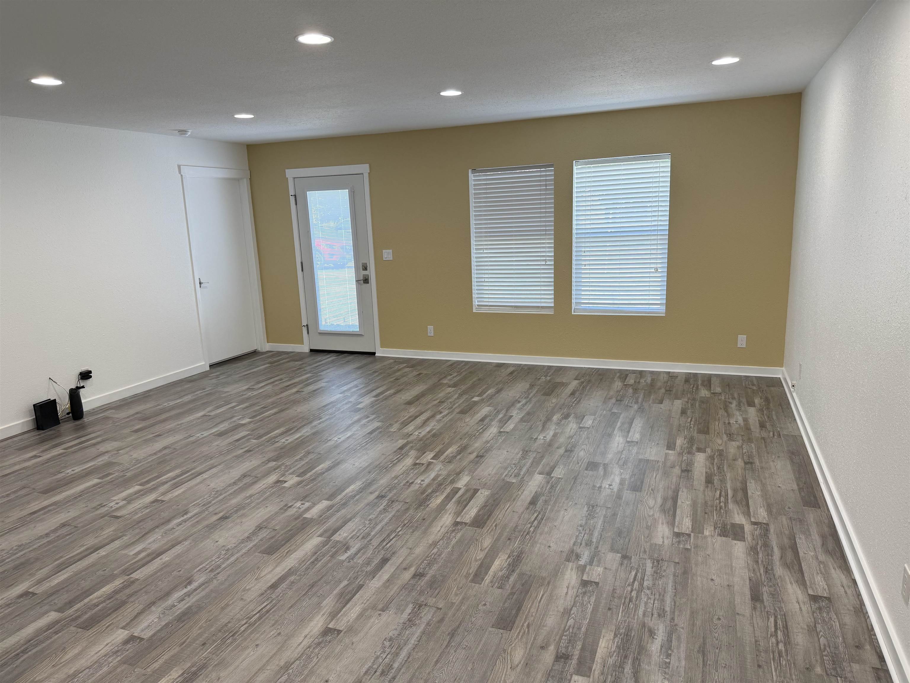430 E 9TH Ave - Photo 12