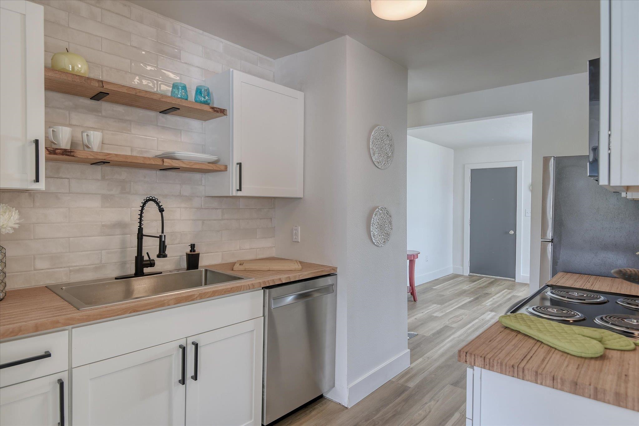 14511 E Heroy Ave - Photo 8