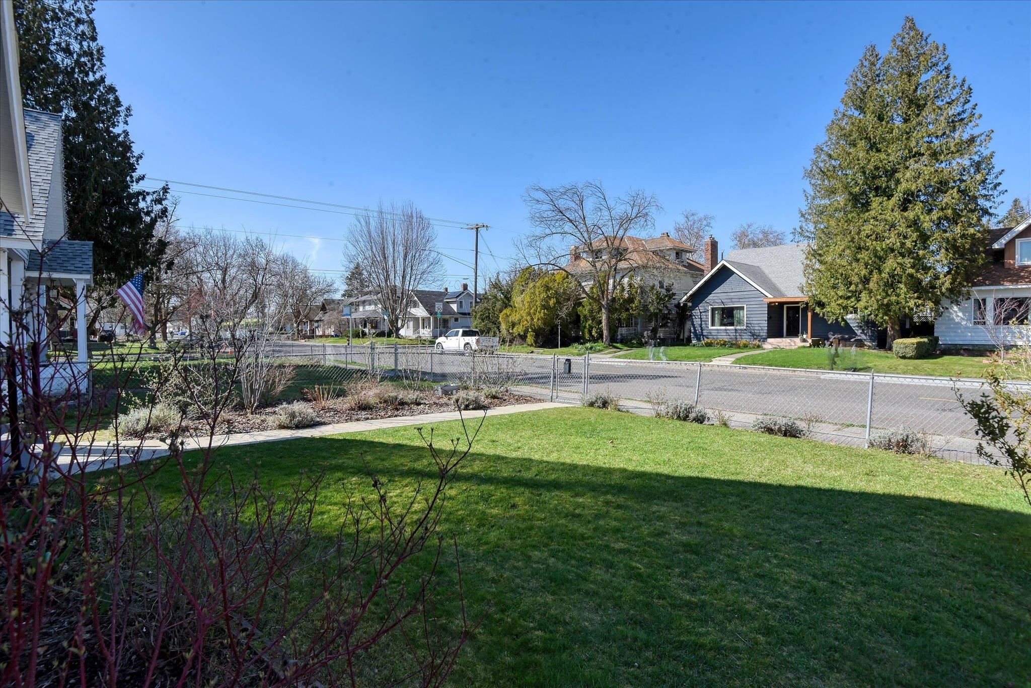 2221 W Mission Ave - Photo 33