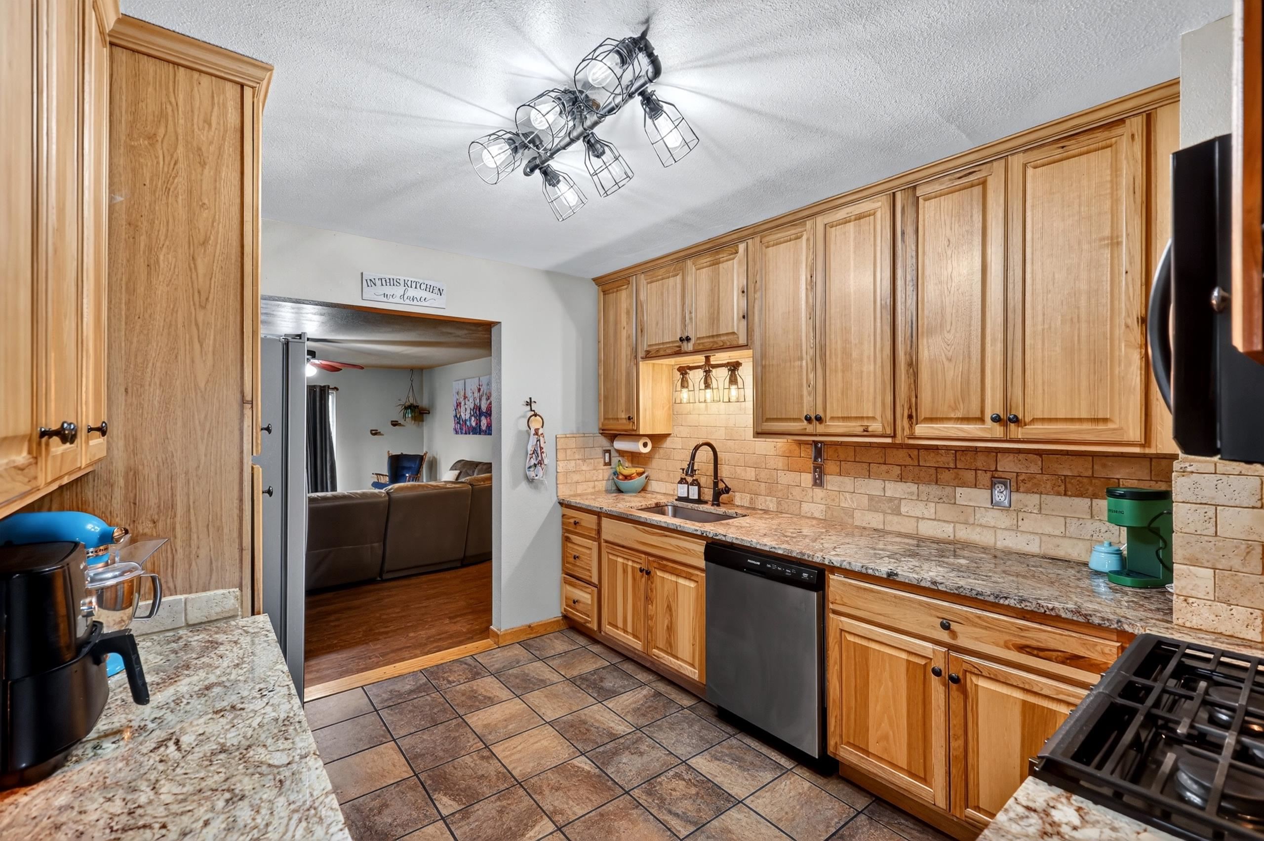 928 W 1st St - Photo 5
