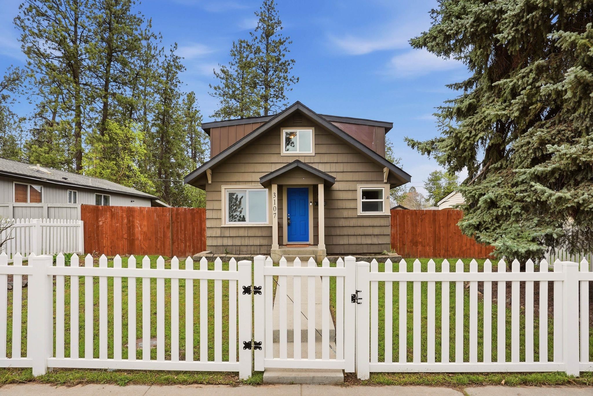 3107 E 36th Ave - Photo 1