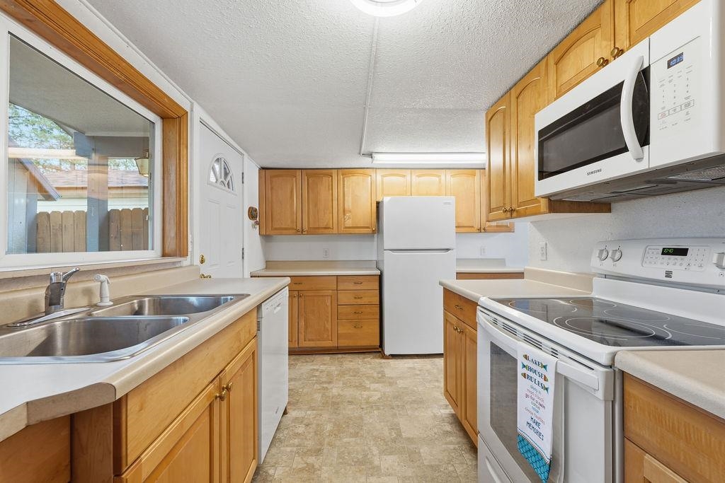 40390 Sunnyside Beach Rd - Photo 8