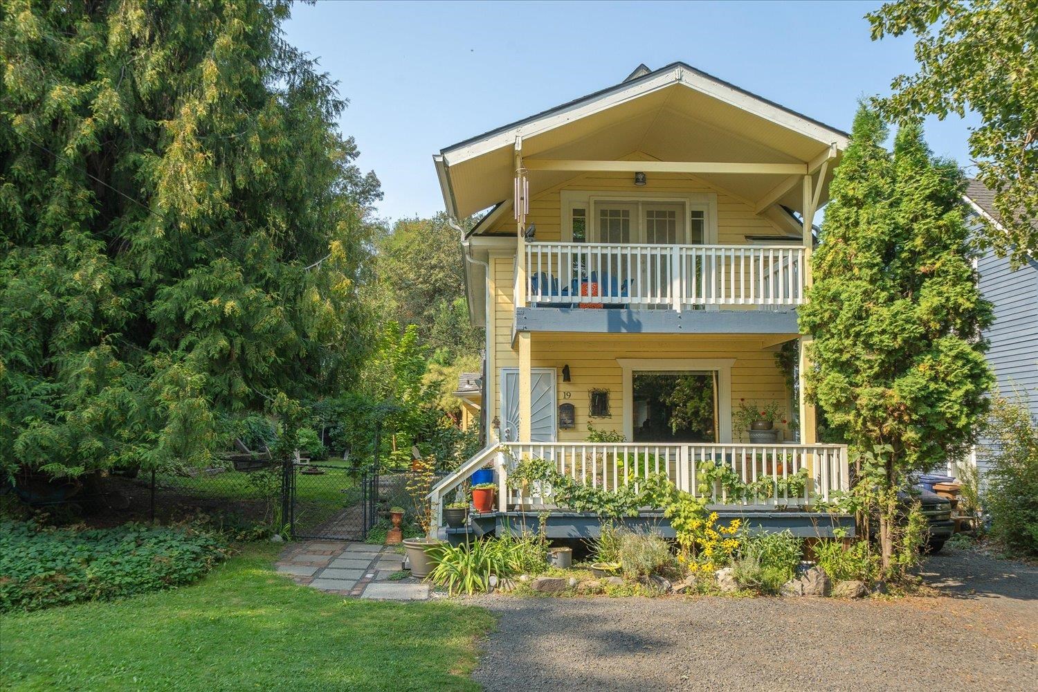 19 N Ash St - Photo 1