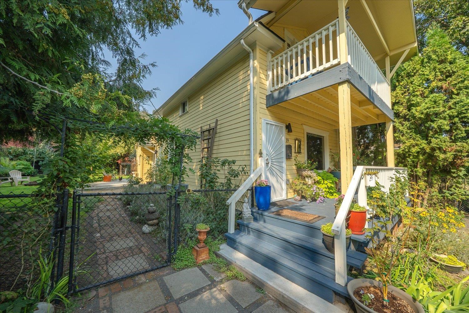 19 N Ash St - Photo 2