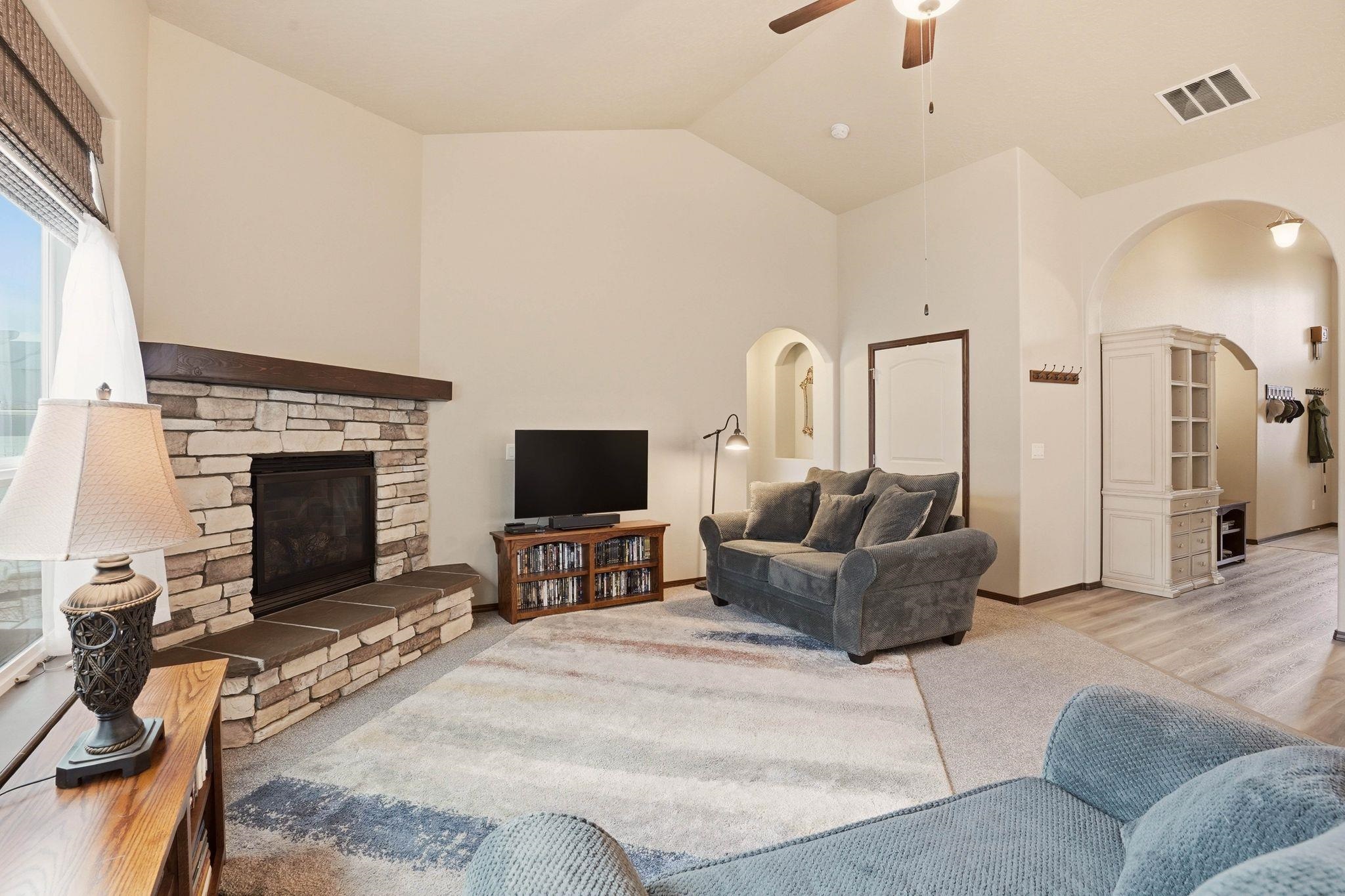 2718 W Parkway Ave - Photo 3