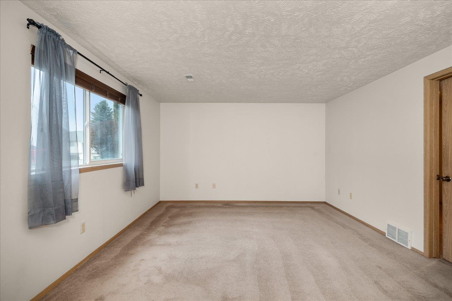 950 E Calkins Dr - Photo 17