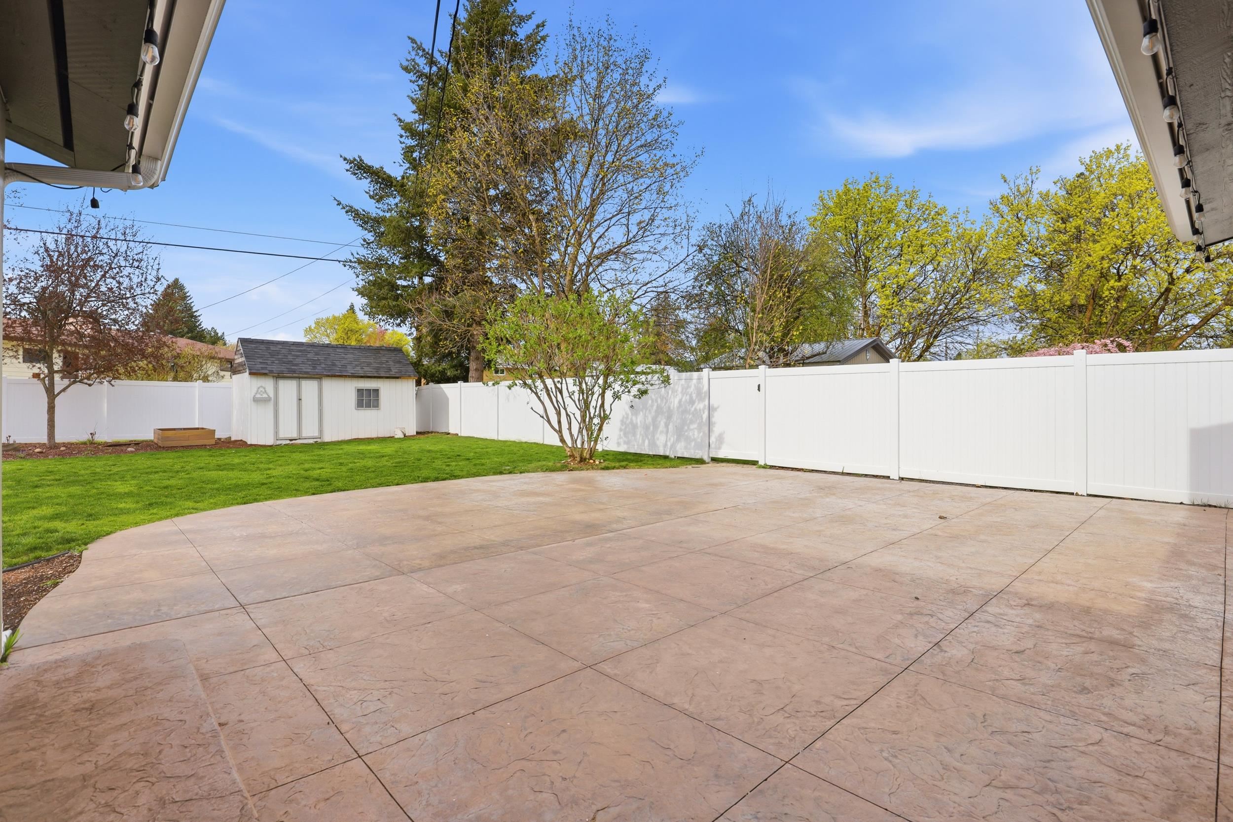 11910 E 26th Ave - Photo 40