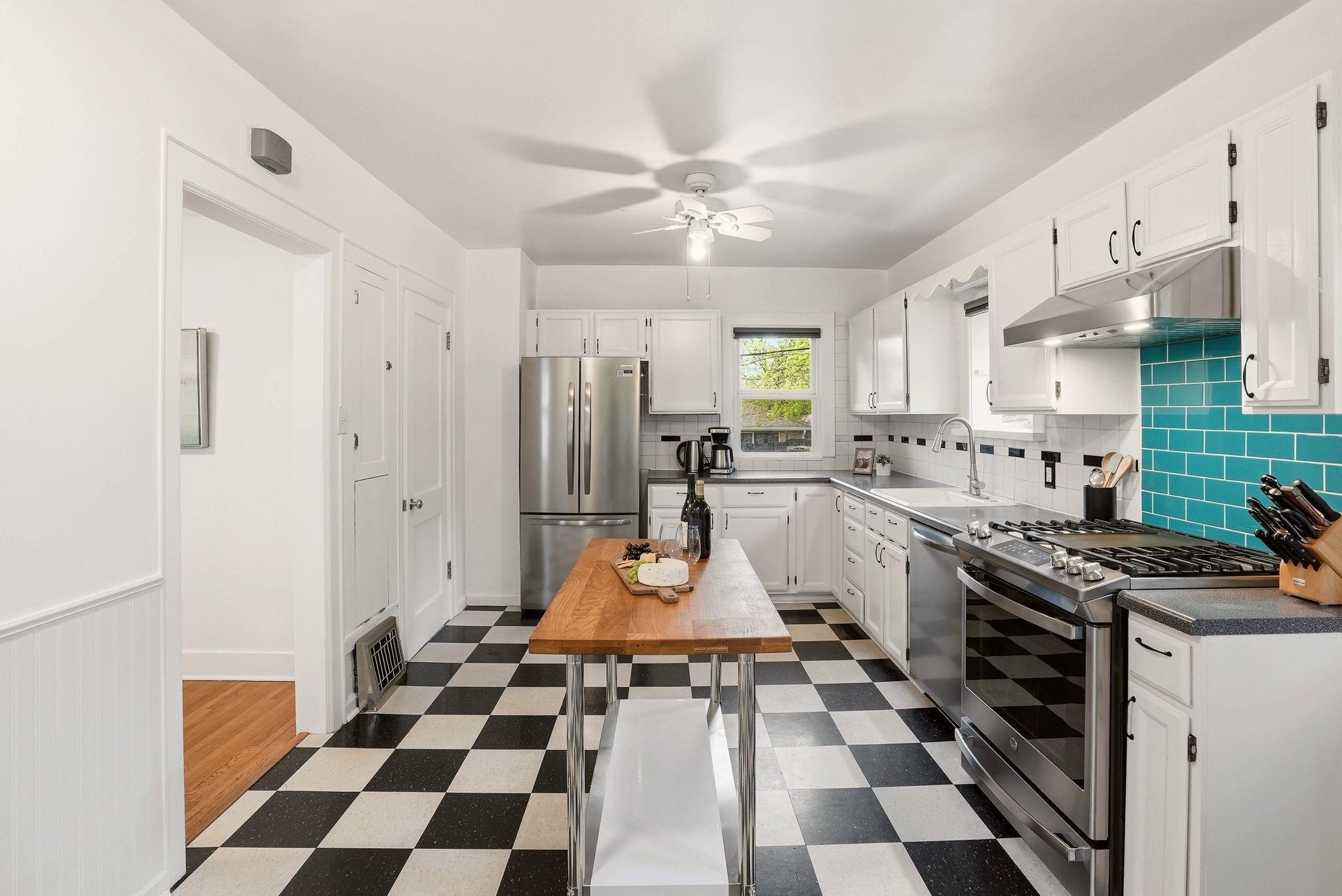 1217 S Jefferson St - Photo 8