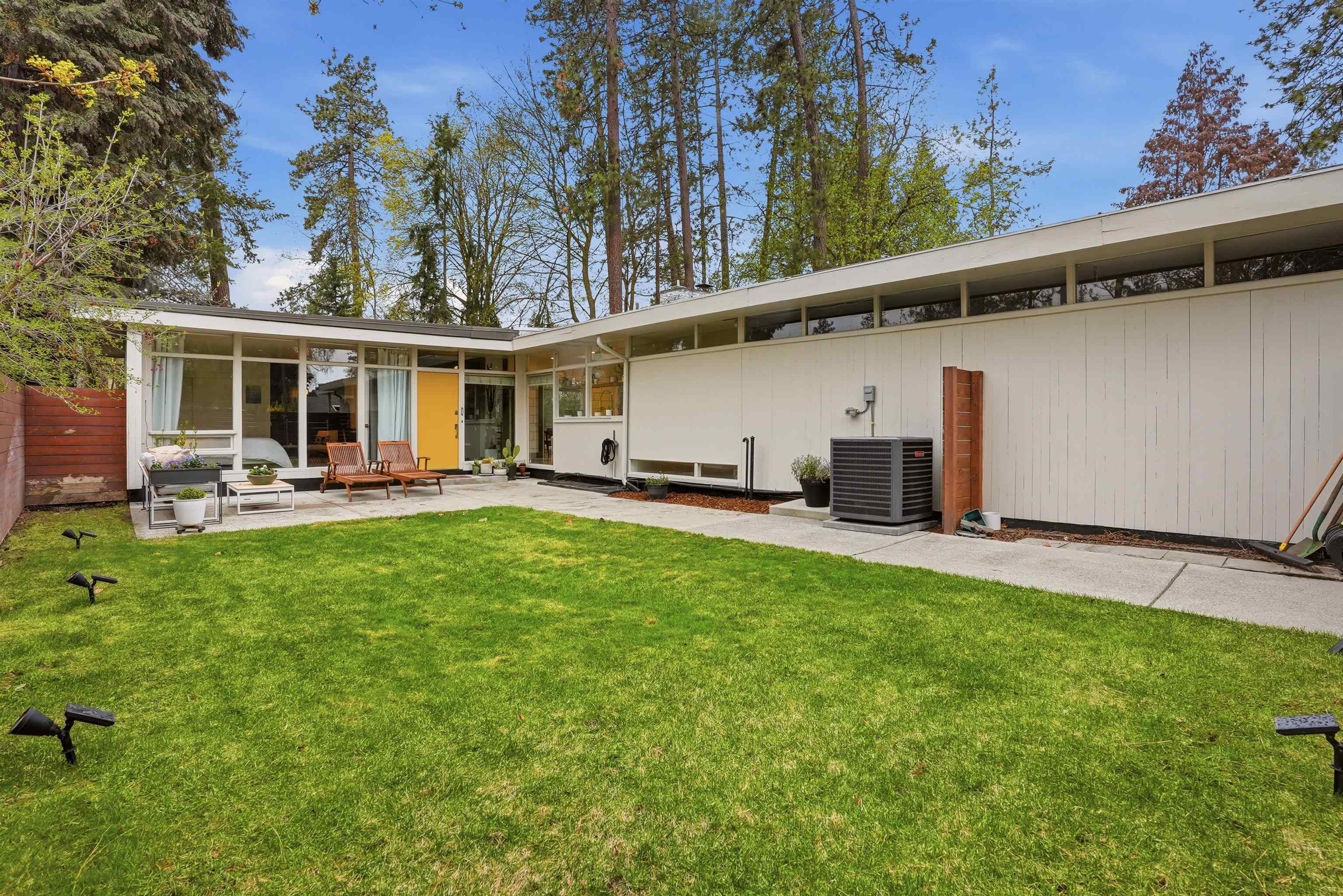1022 E 28th Ave - Photo 3