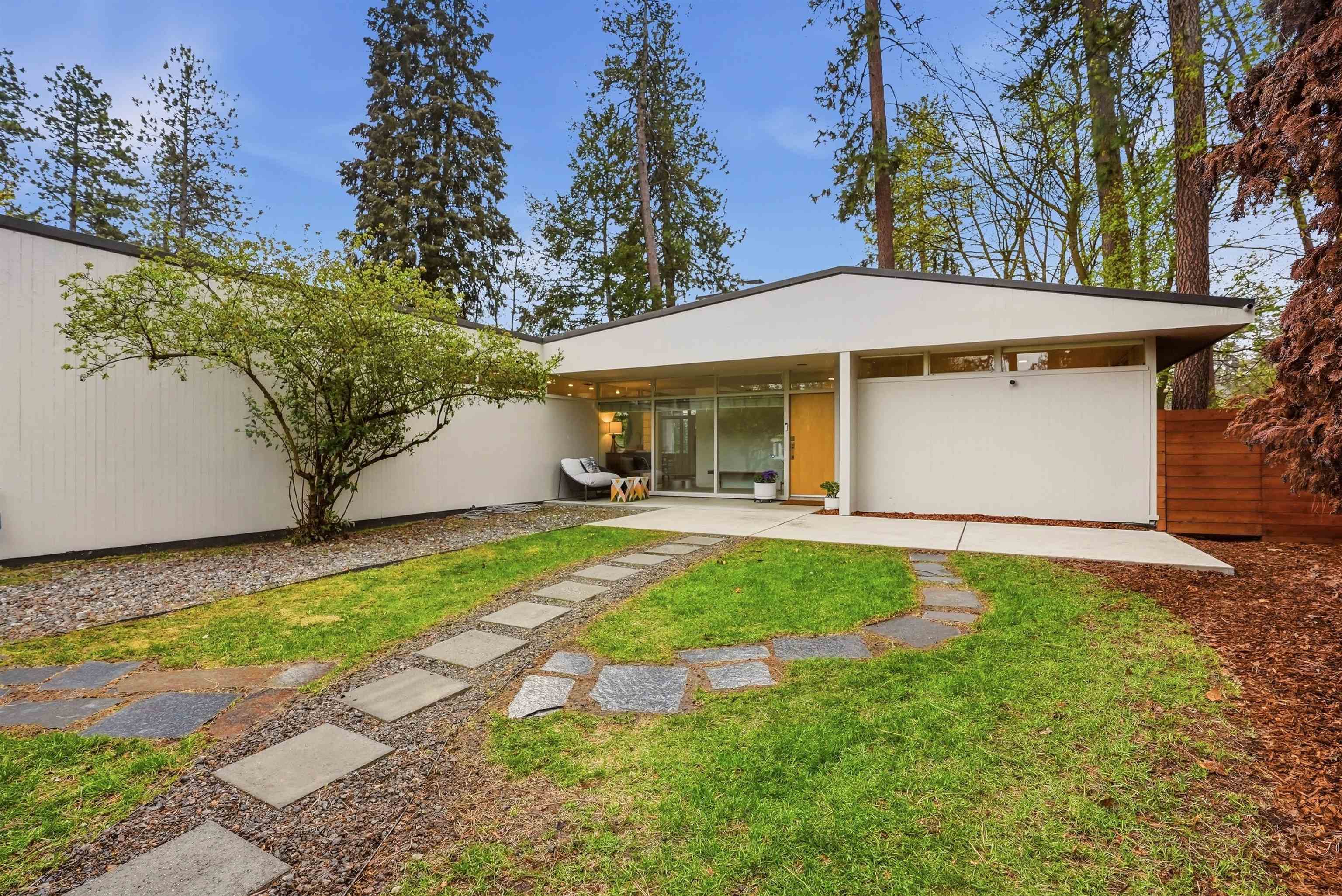 1022 E 28th Ave - Photo 4
