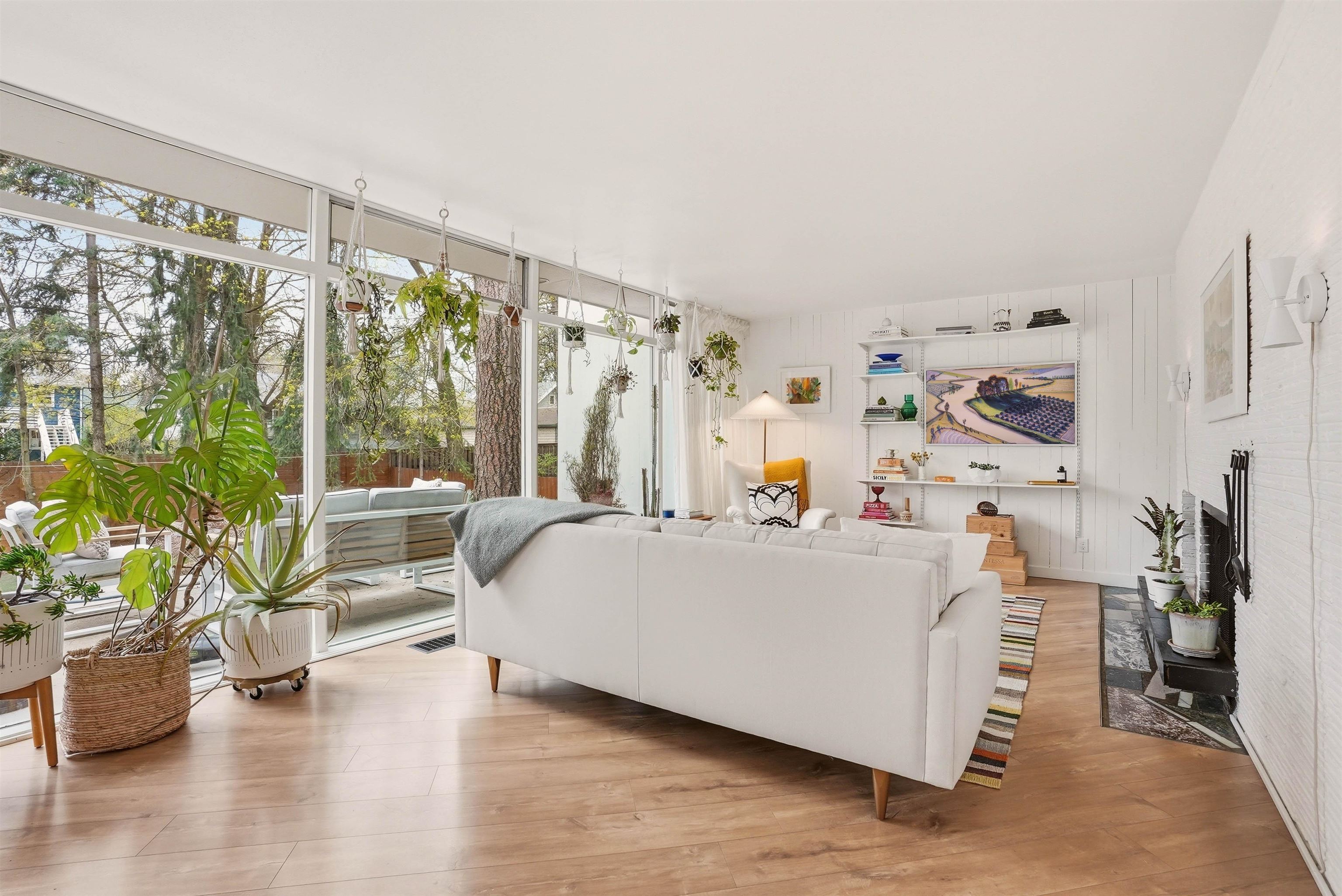 1022 E 28th Ave - Photo 9
