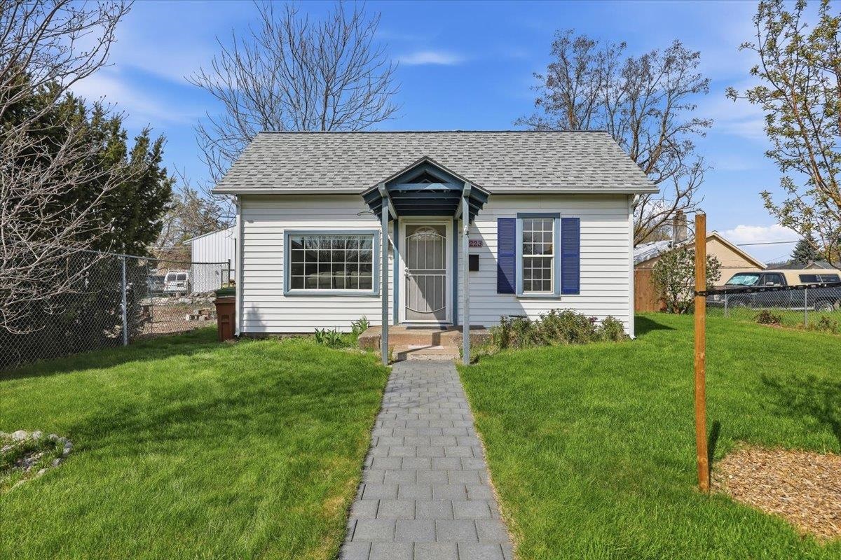 2223 E Sharp Ave - Photo 1