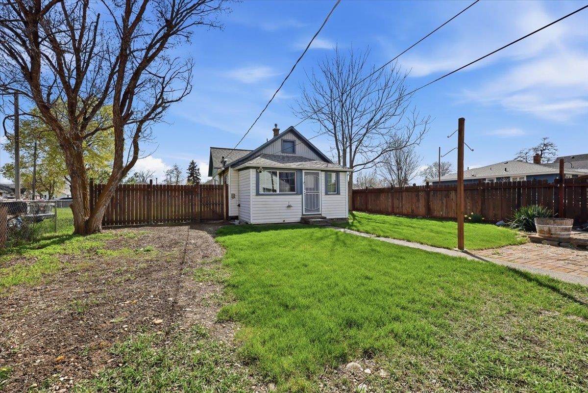 2223 E Sharp Ave - Photo 23