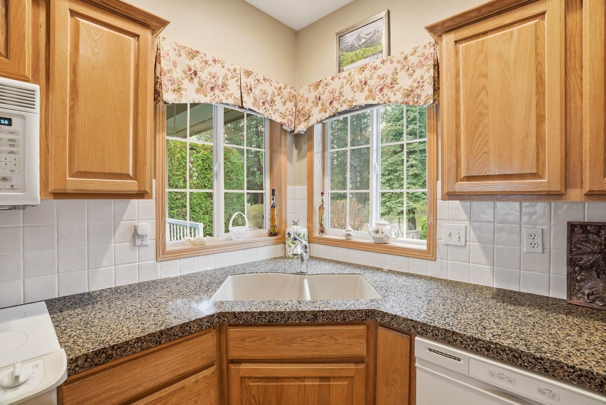 7015 N East Bluff Ct - Photo 9