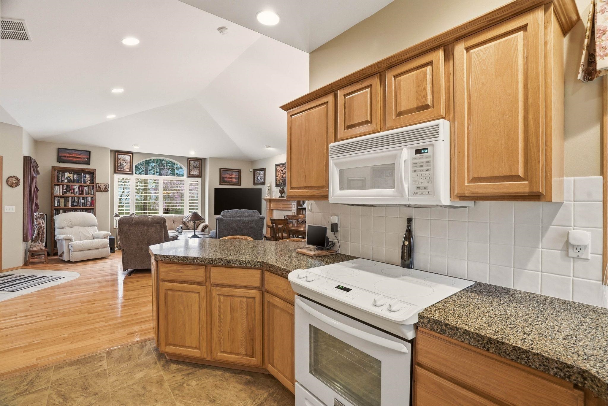 7015 N East Bluff Ct - Photo 10