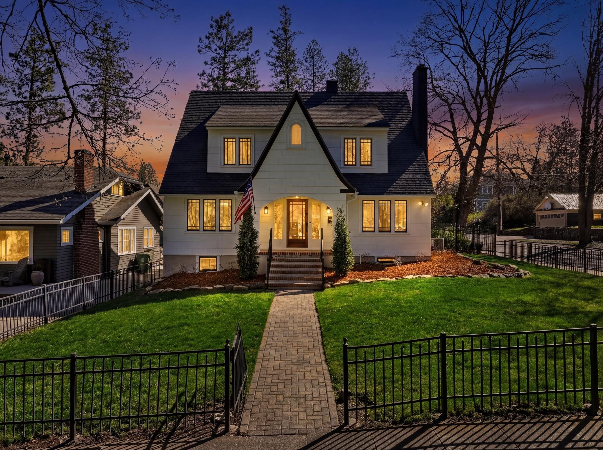 2423 S Manito Blvd - Photo 1