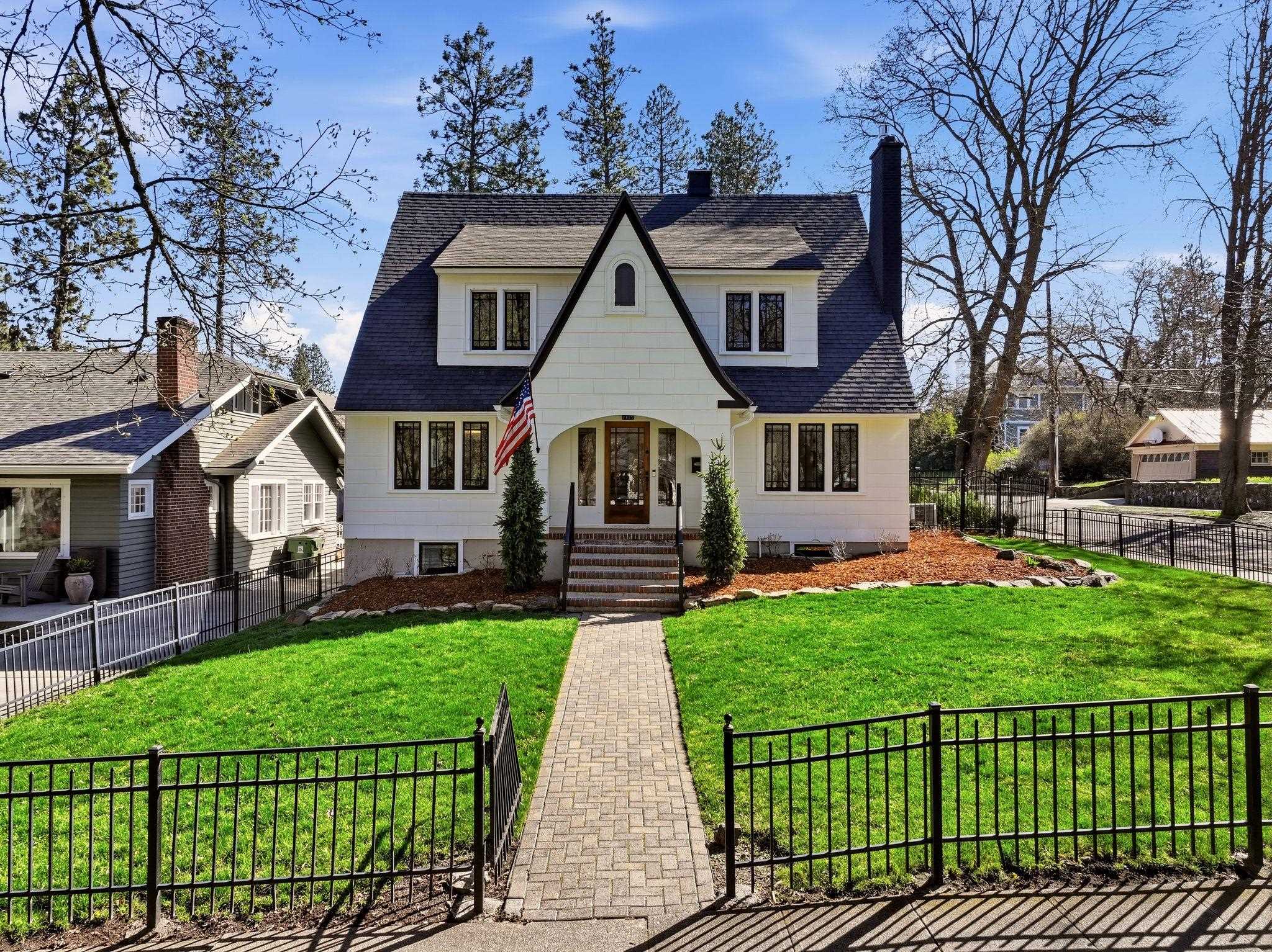 2423 S Manito Blvd - Photo 2