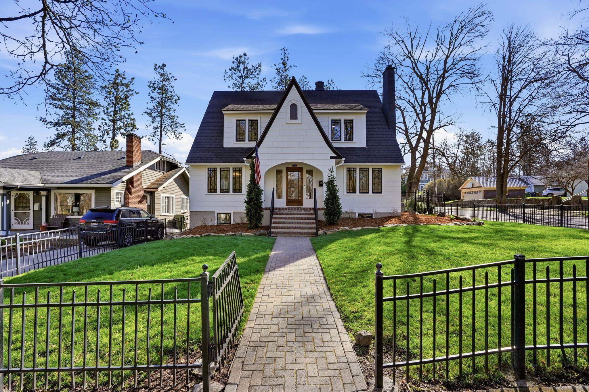 2423 S Manito Blvd - Photo 3