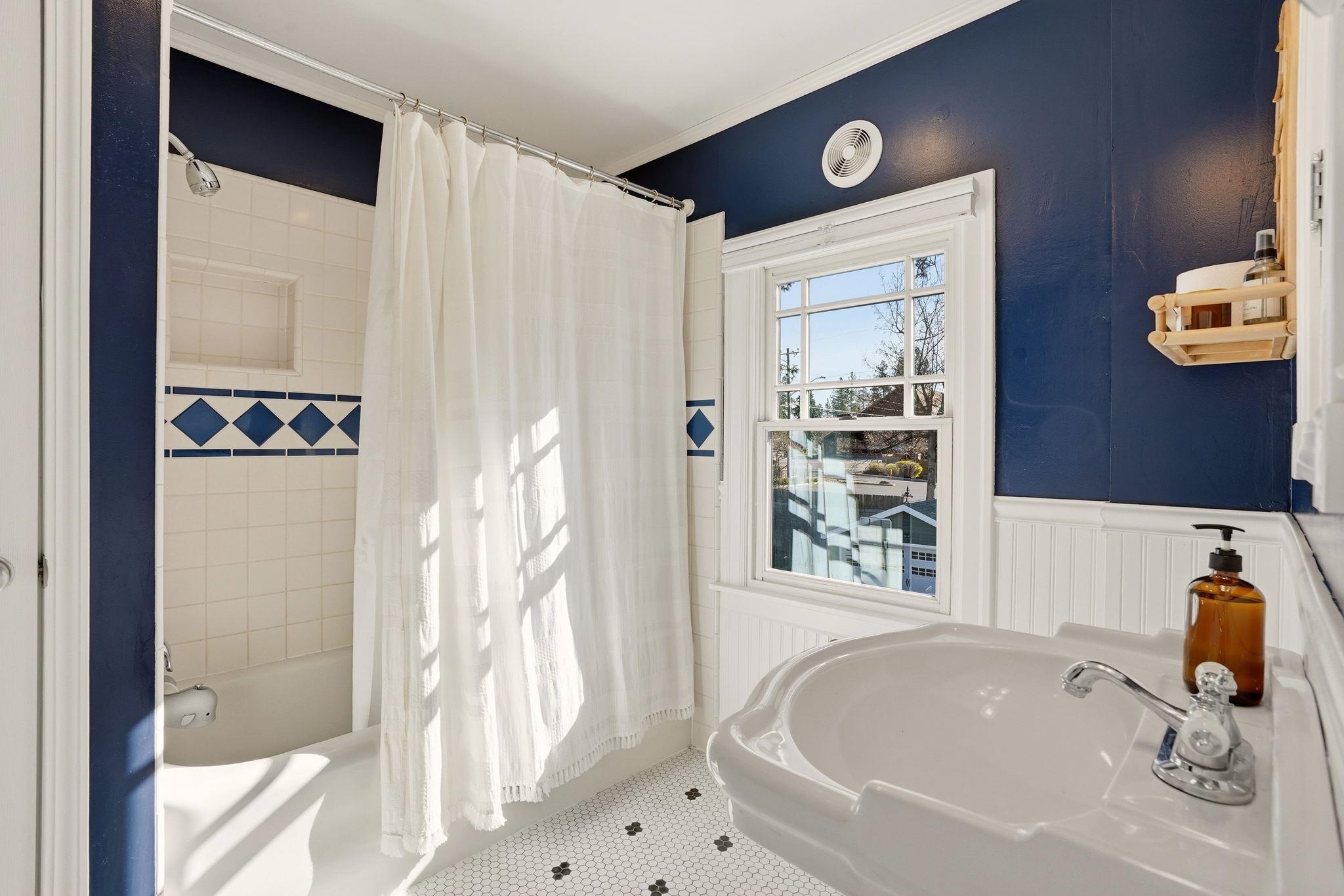 2423 S Manito Blvd - Photo 32