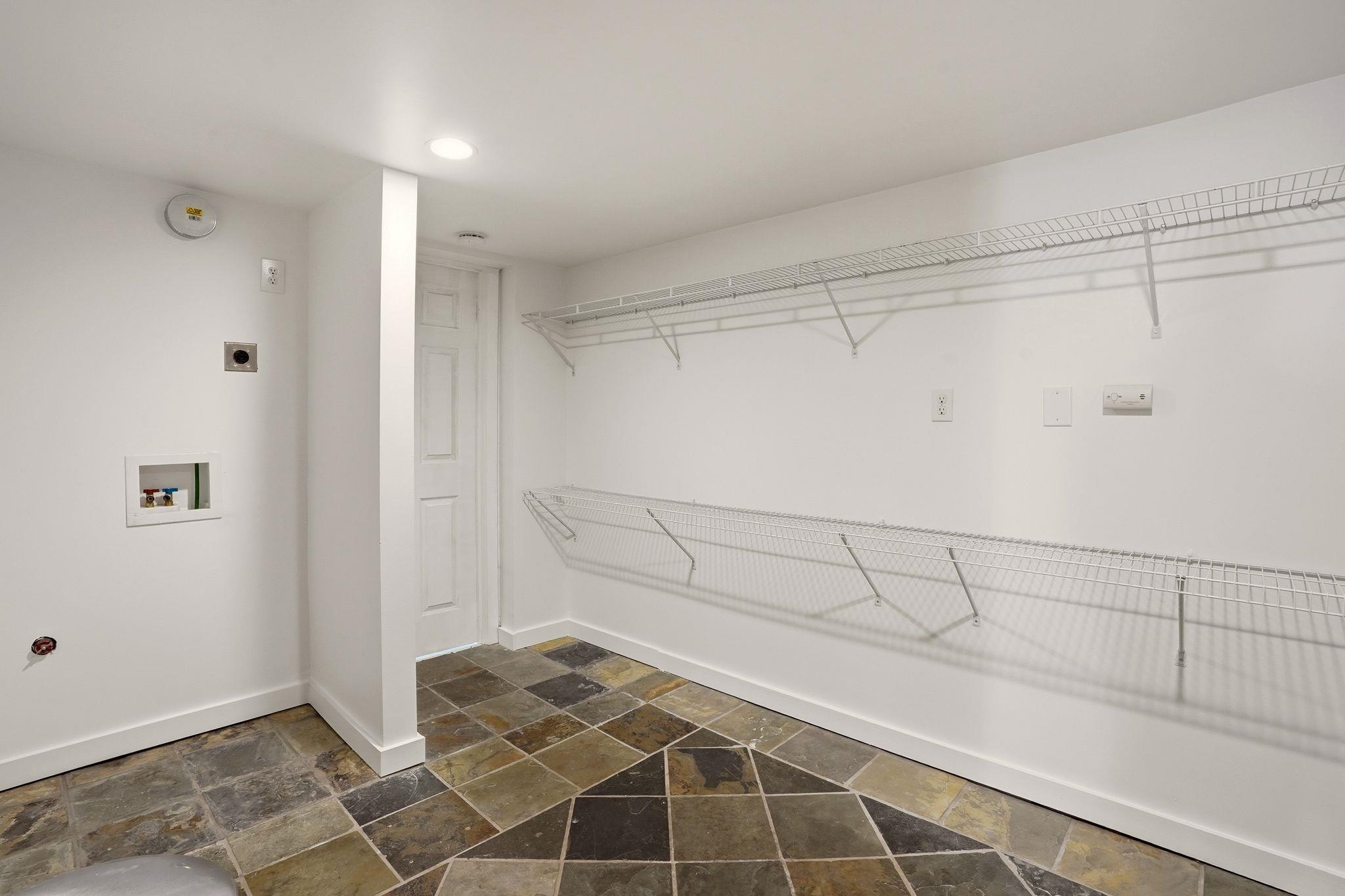 2423 S Manito Blvd - Photo 40