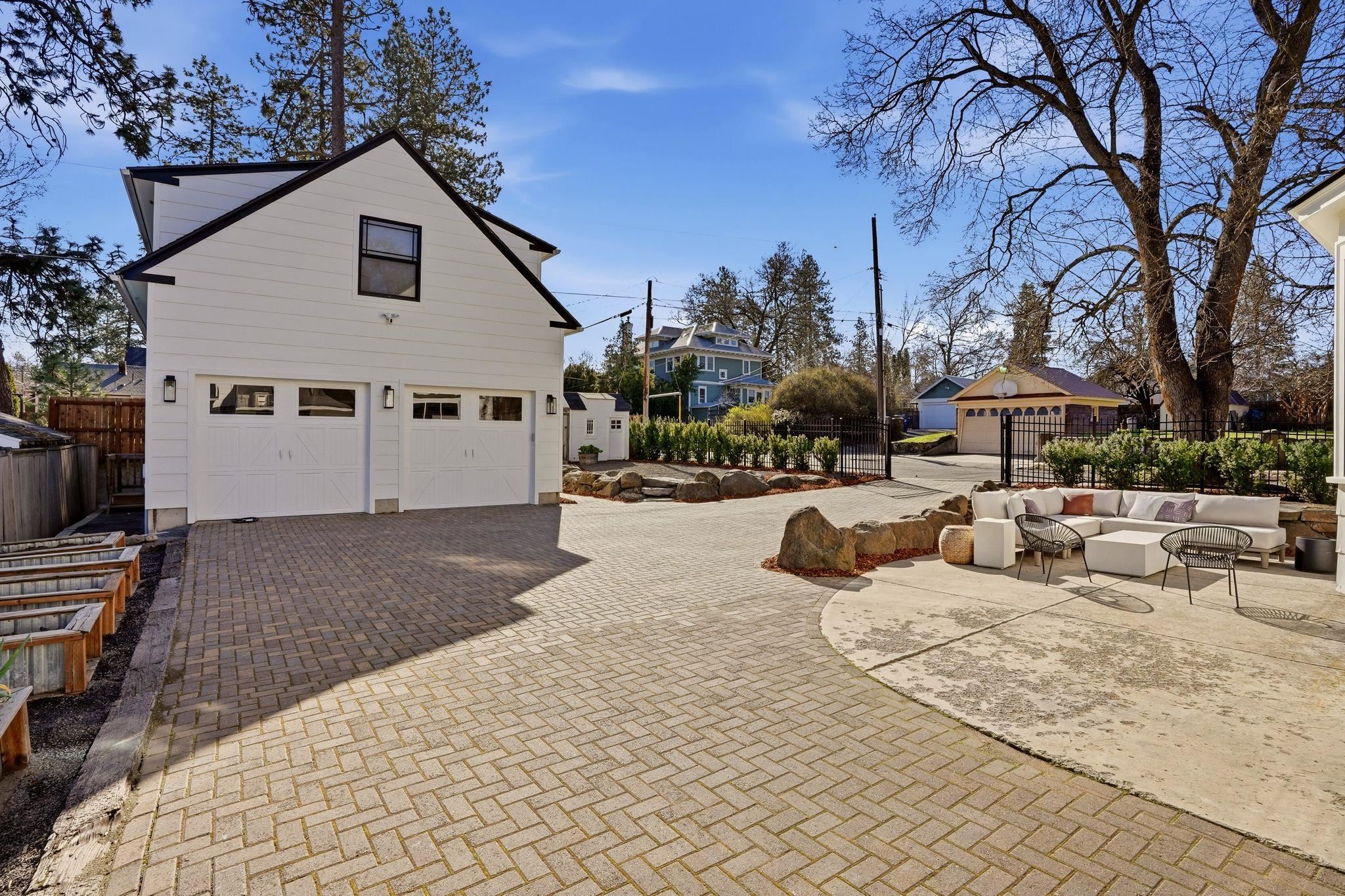 2423 S Manito Blvd - Photo 43
