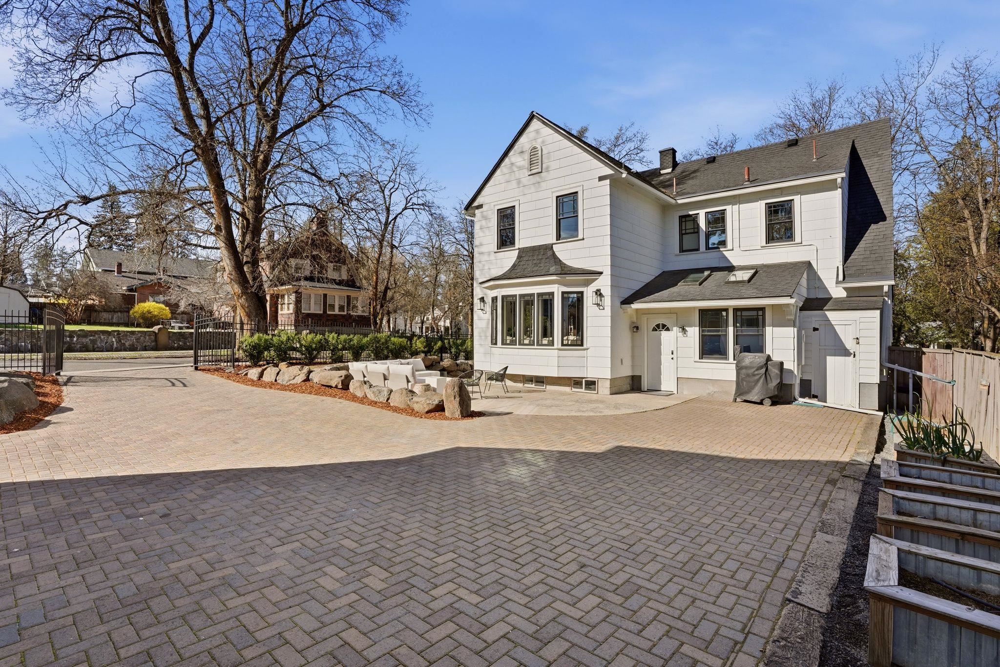 2423 S Manito Blvd - Photo 44