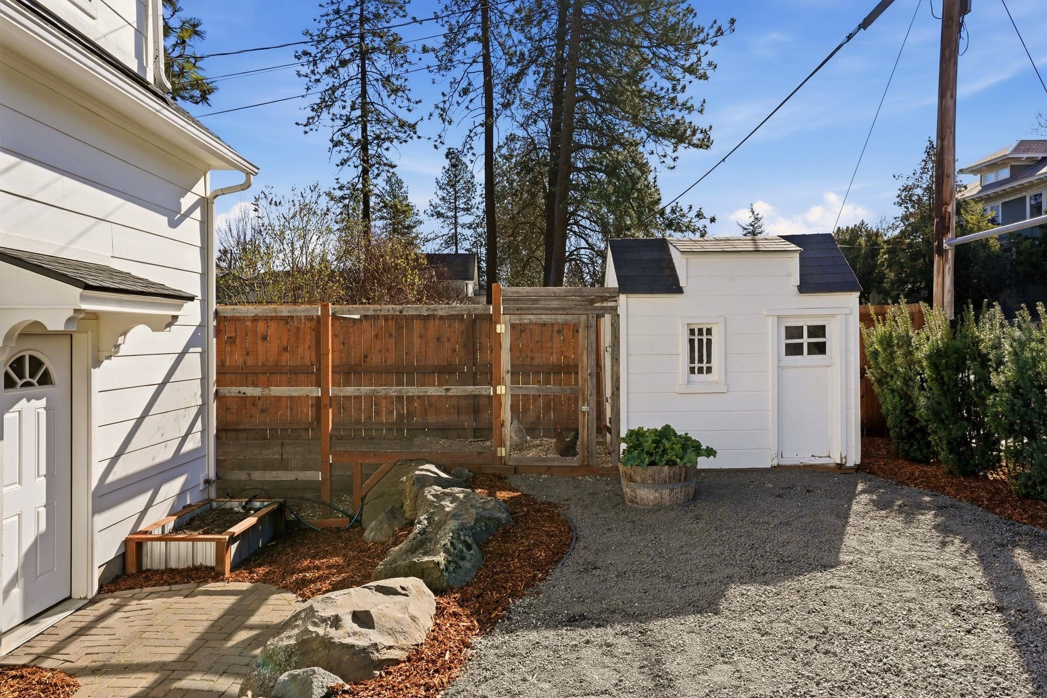 2423 S Manito Blvd - Photo 48