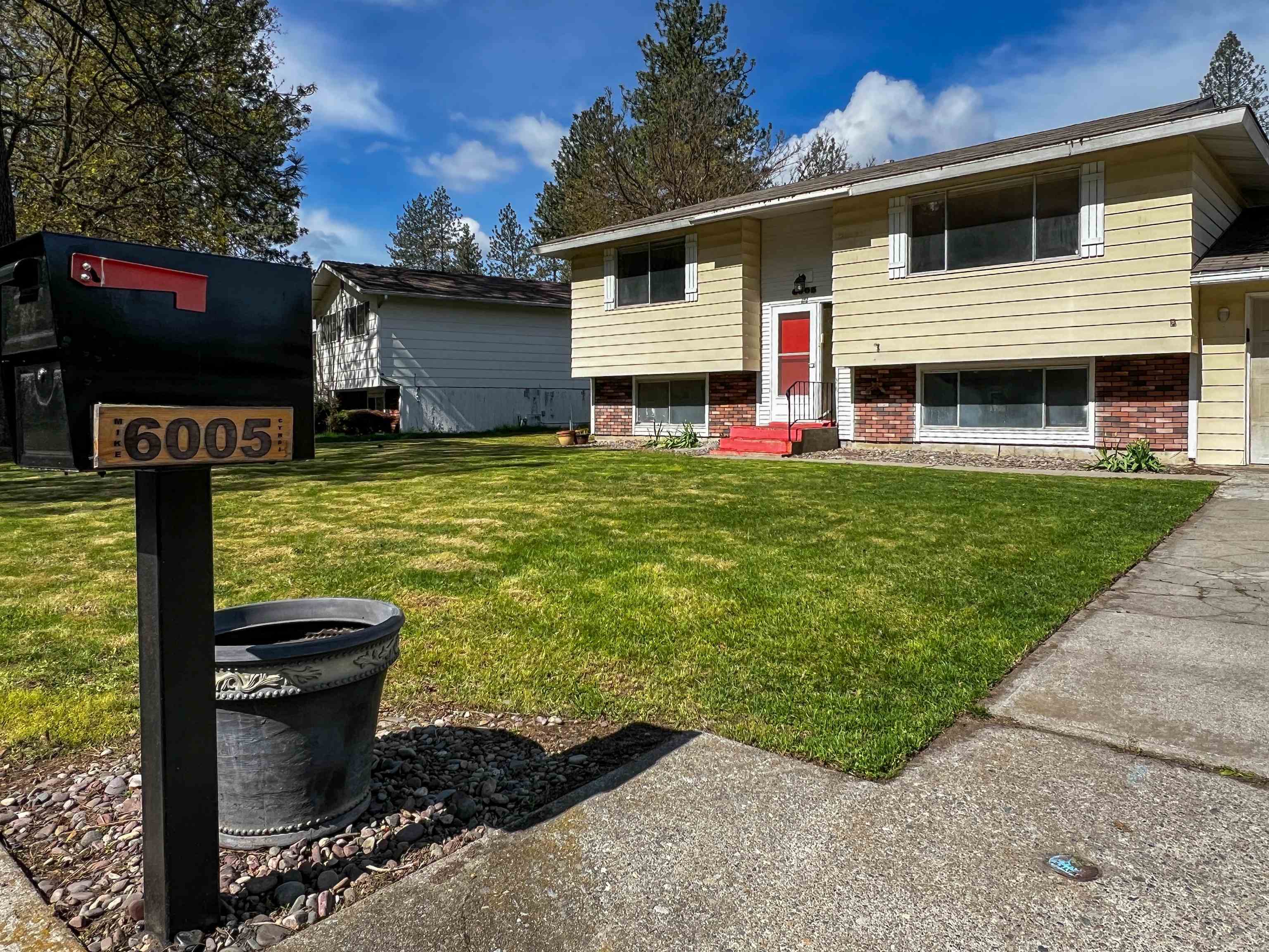 6005 N Oxford Dr - Photo 2