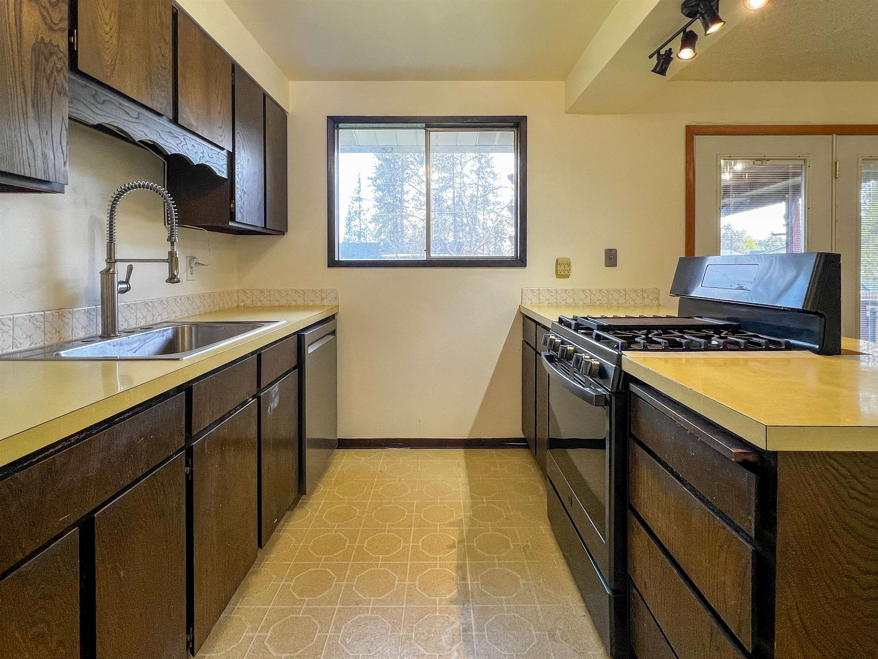 6005 N Oxford Dr - Photo 8