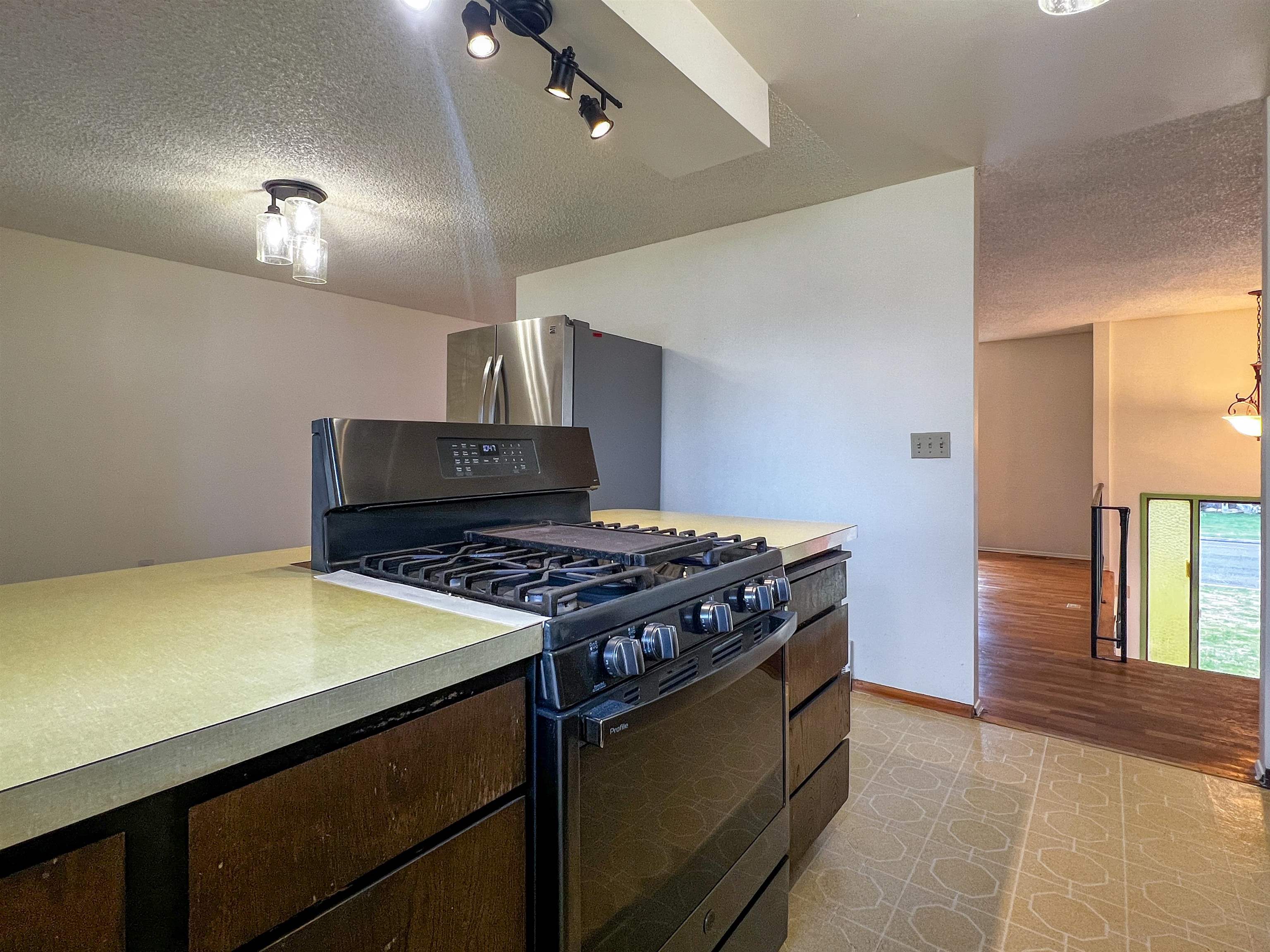 6005 N Oxford Dr - Photo 9