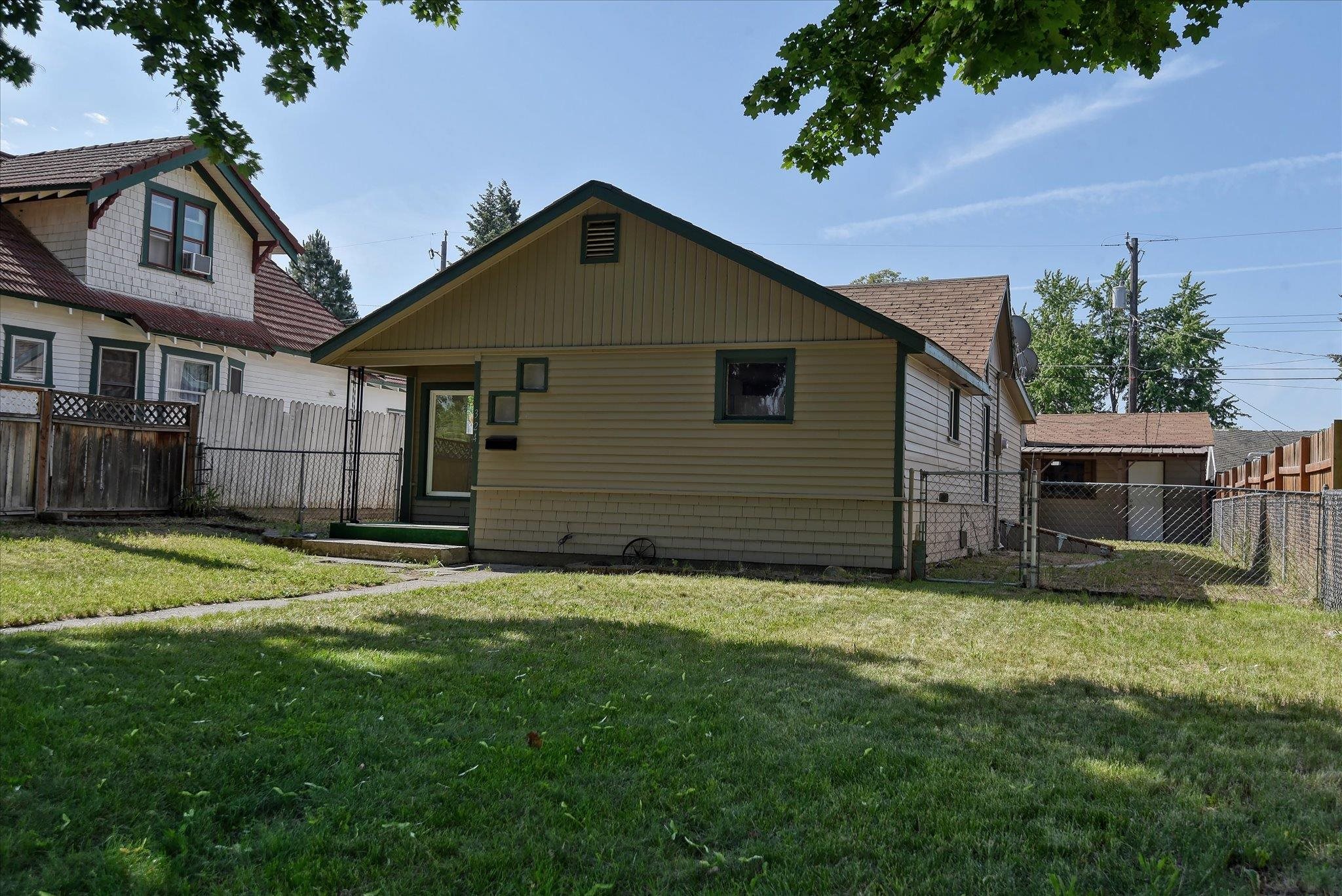324 E Everett Ave - Photo 2