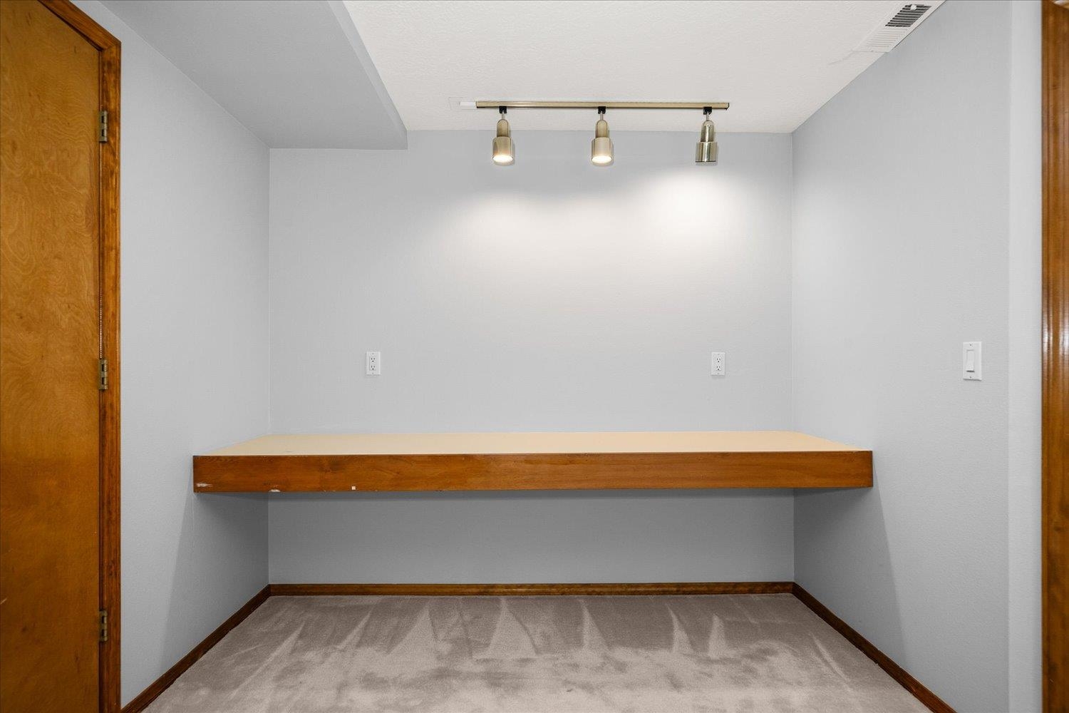 704 E High Dr - Photo 32