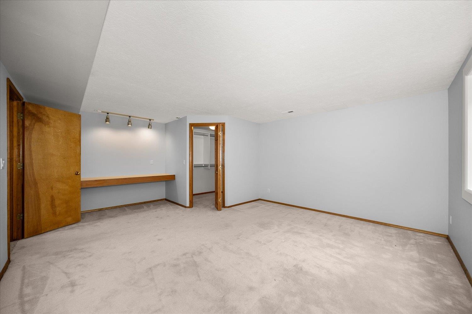 704 E High Dr - Photo 33