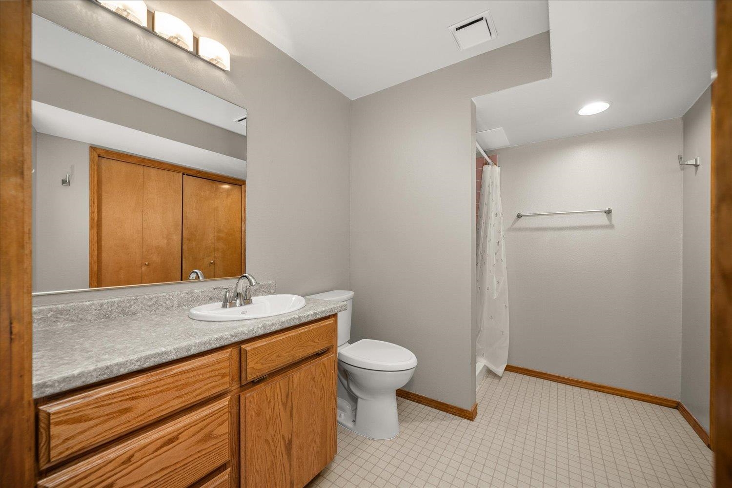 704 E High Dr - Photo 34