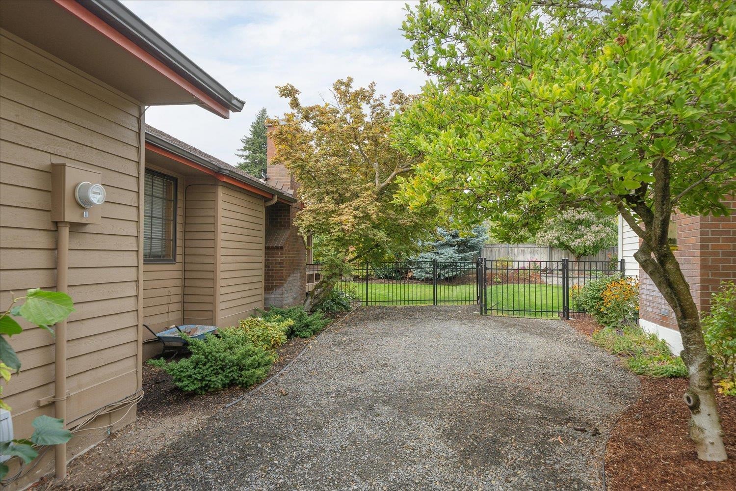 704 E High Dr - Photo 44