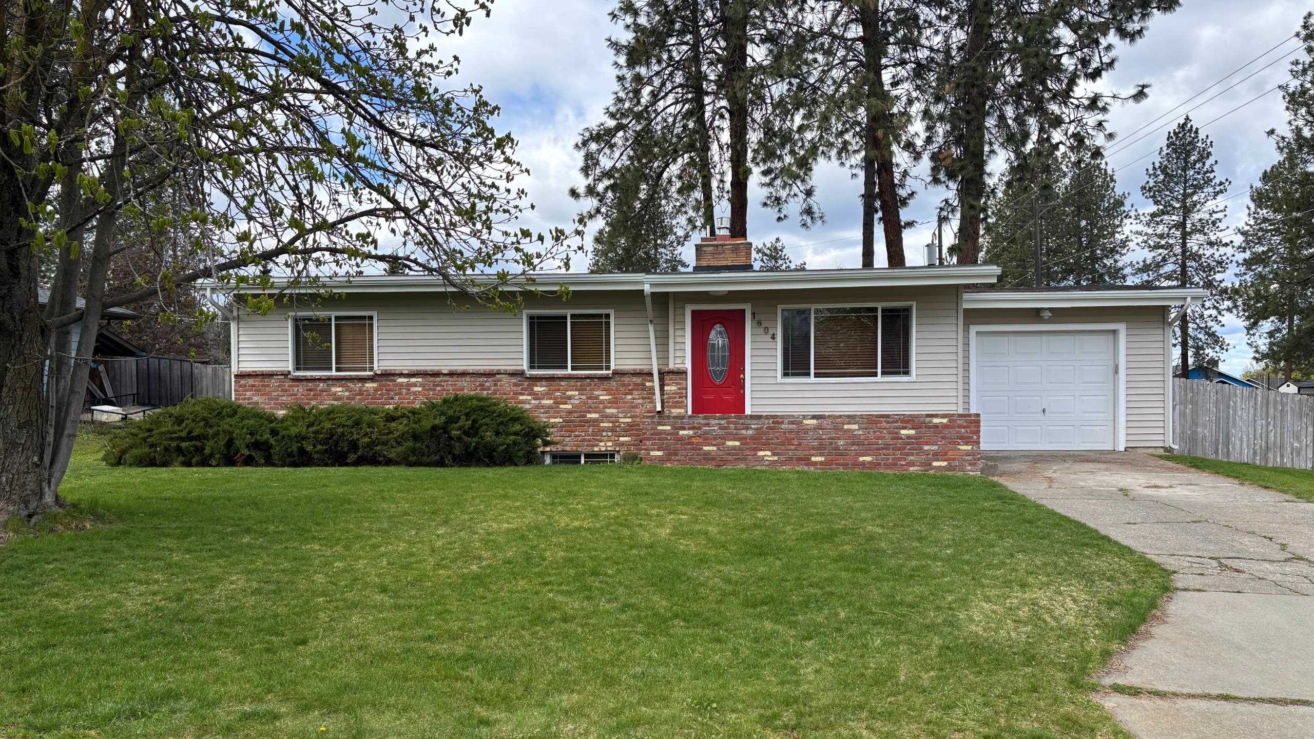 1604 S Woodlawn Rd - Photo 1